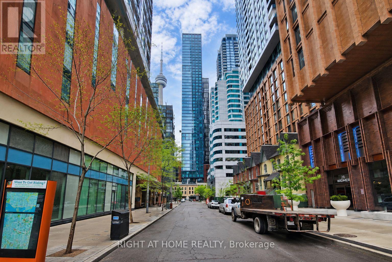 1505 - 327 King Street, Toronto, Ontario  M5V 0W7 - Photo 1 - C13129836