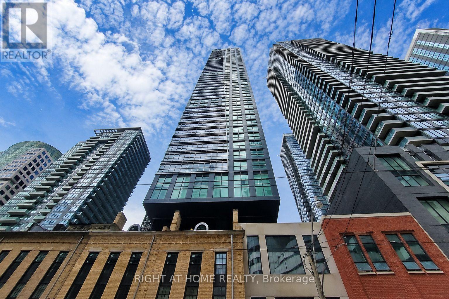 1505 - 327 King Street, Toronto, Ontario  M5V 0W7 - Photo 2 - C13129836