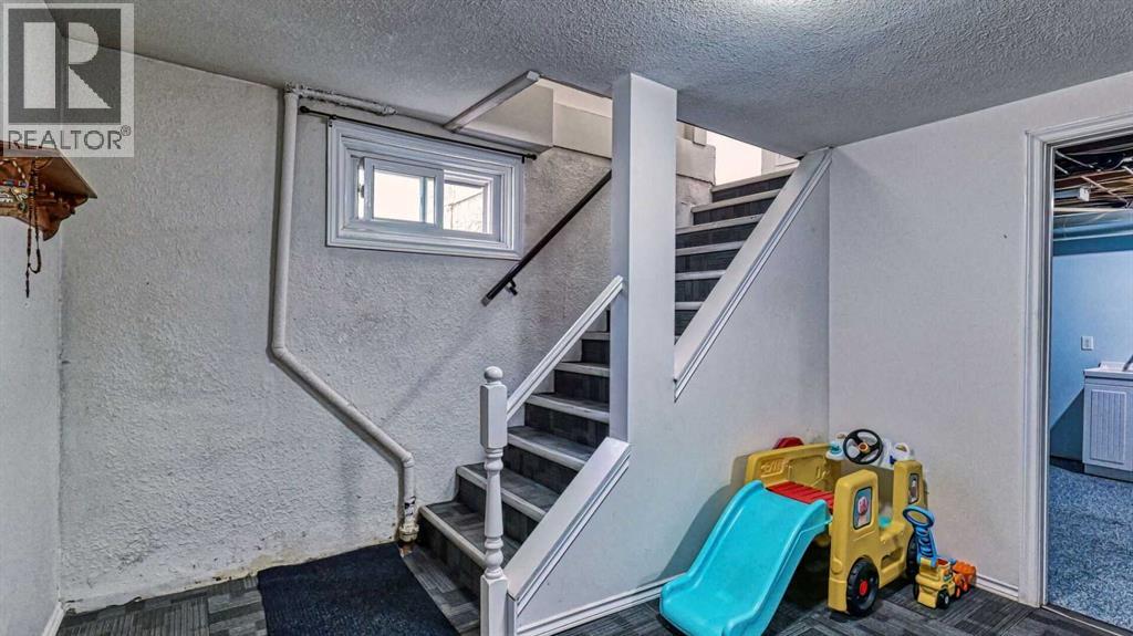 5924 Bow Crescent NW, Calgary, Alberta  T3B 2B7 - Photo 30 - A2306483