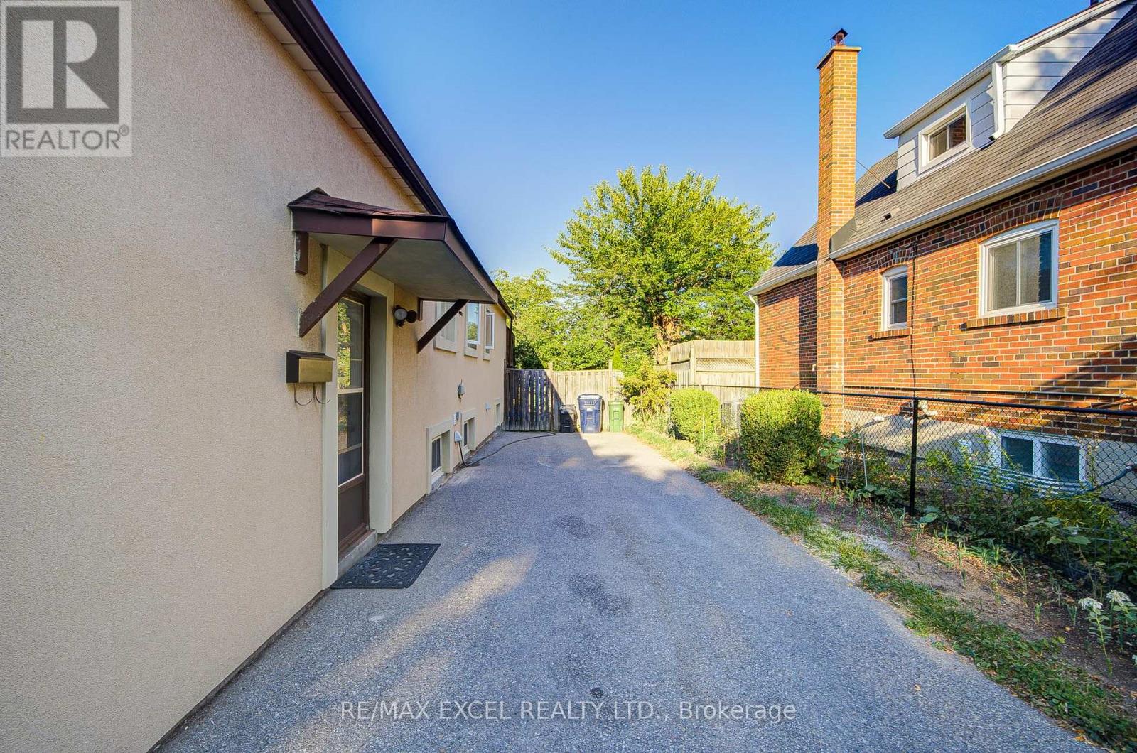71 Vauxhall Drive, Toronto, Ontario  M1P 1R1 - Photo 3 - E13129838