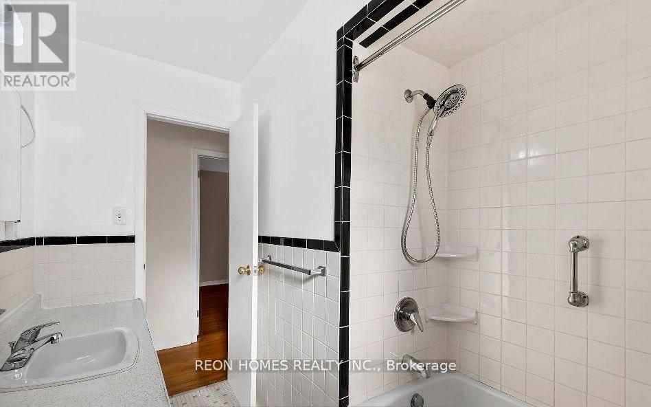 (Main) - 557 Morrish Road, Toronto, Ontario  M1C 1G2 - Photo 14 - E13129920