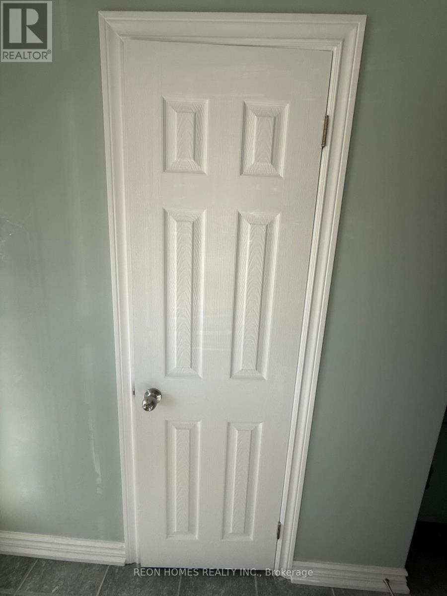 (Main) - 557 Morrish Road, Toronto, Ontario  M1C 1G2 - Photo 16 - E13129920