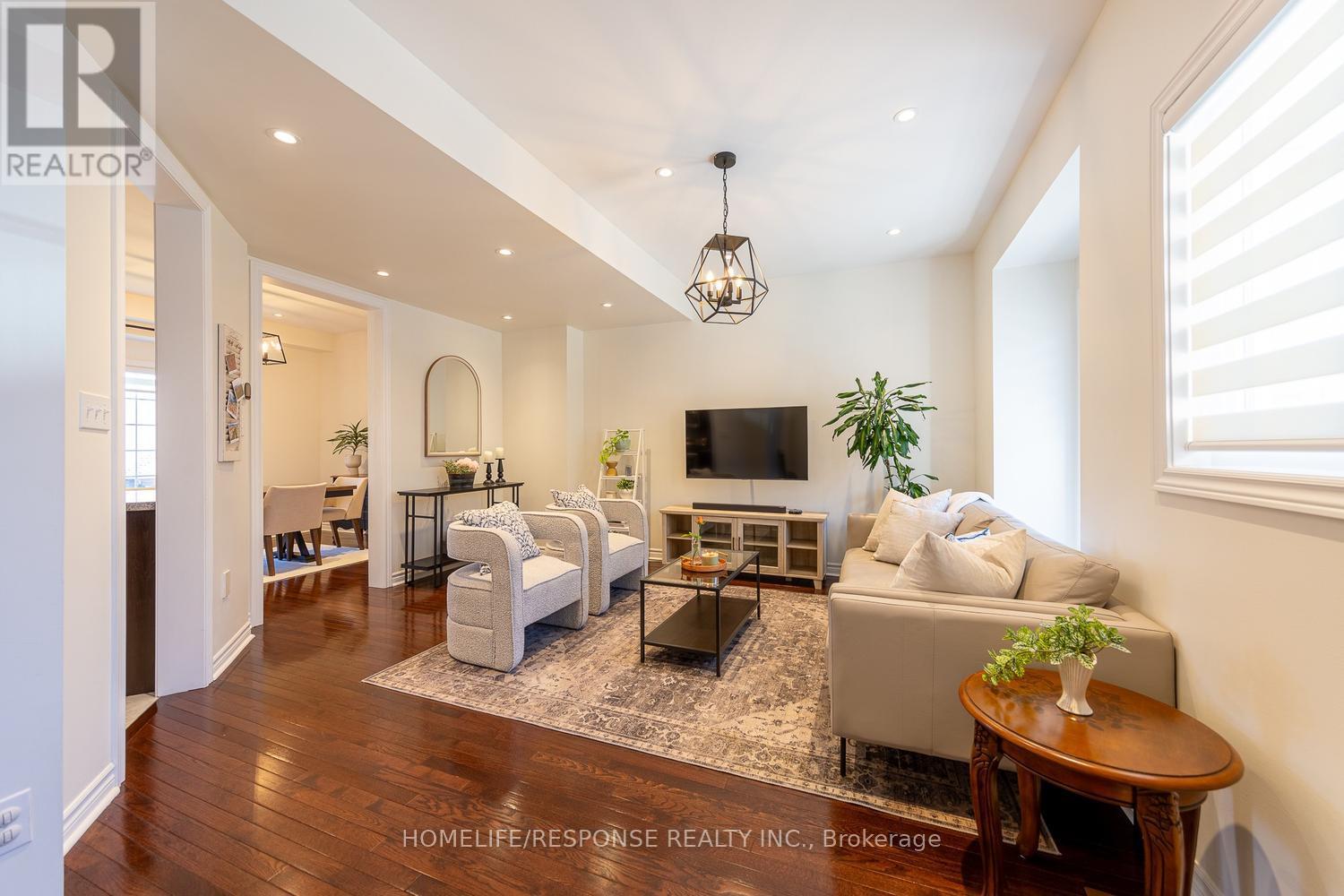 Unit 8 - 15 Old Colony Road, Richmond Hill, Ontario  L4E 4L5 - Photo 2 - N13129856