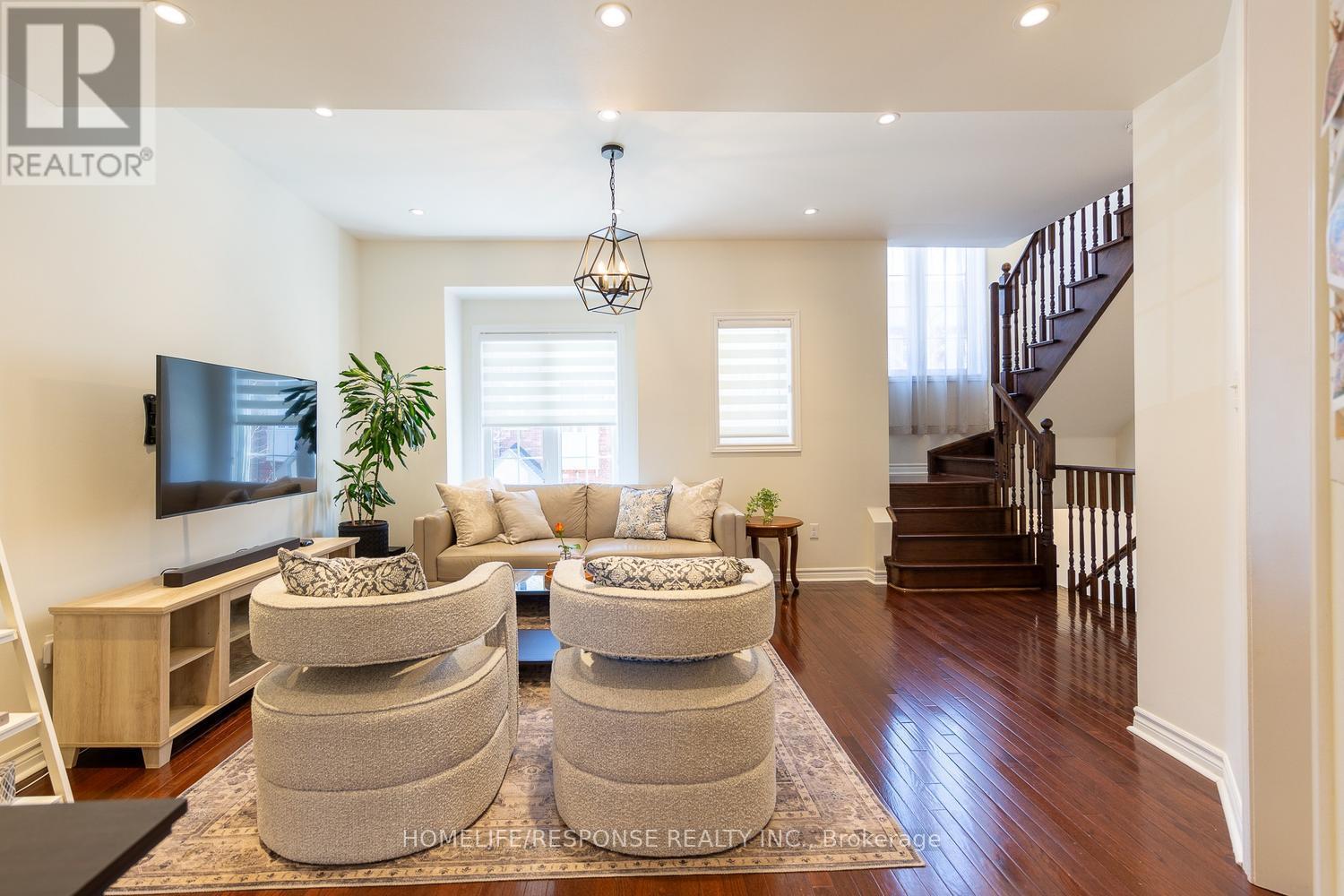 Unit 8 - 15 Old Colony Road, Richmond Hill, Ontario  L4E 4L5 - Photo 4 - N13129856
