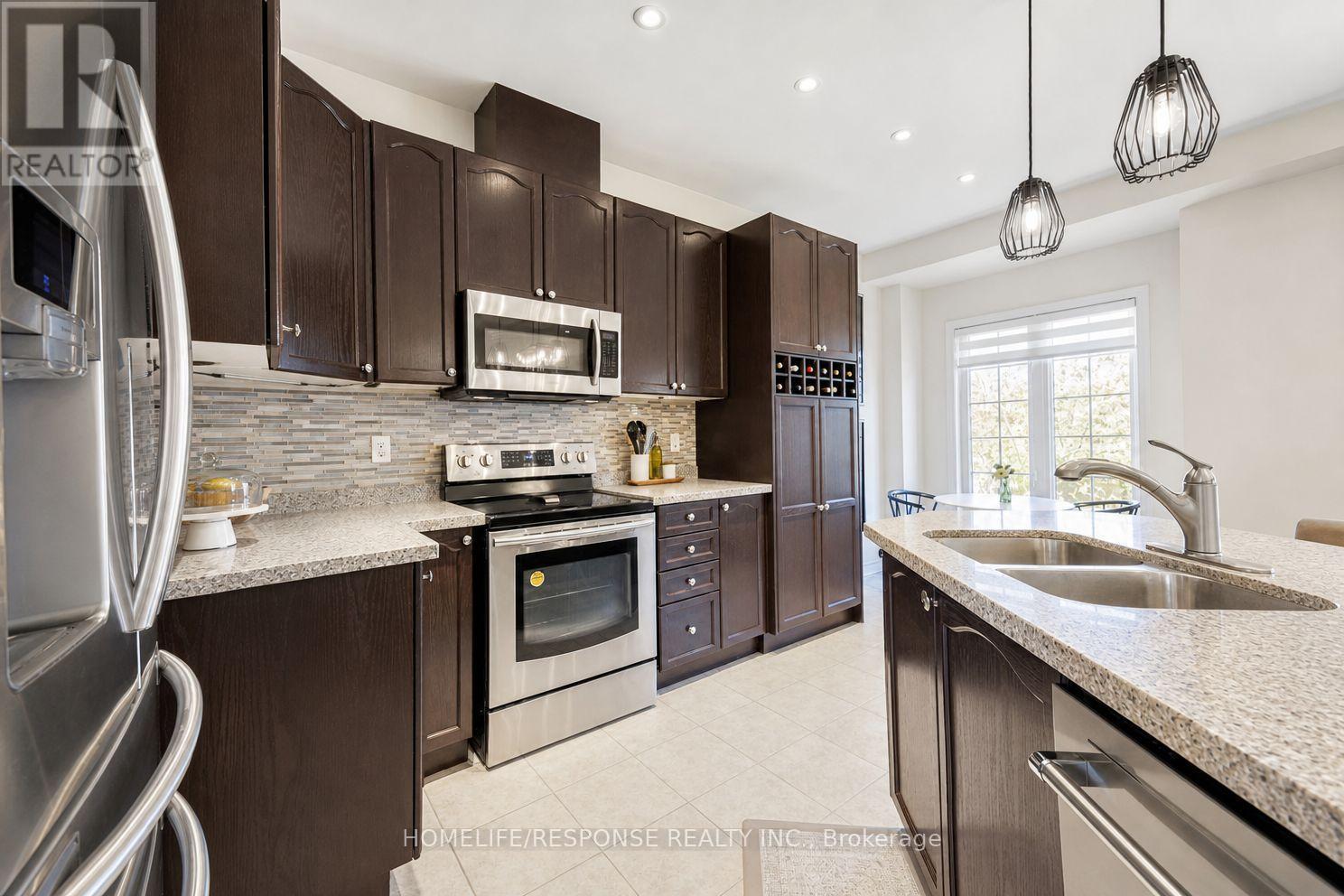 Unit 8 - 15 Old Colony Road, Richmond Hill, Ontario  L4E 4L5 - Photo 5 - N13129856