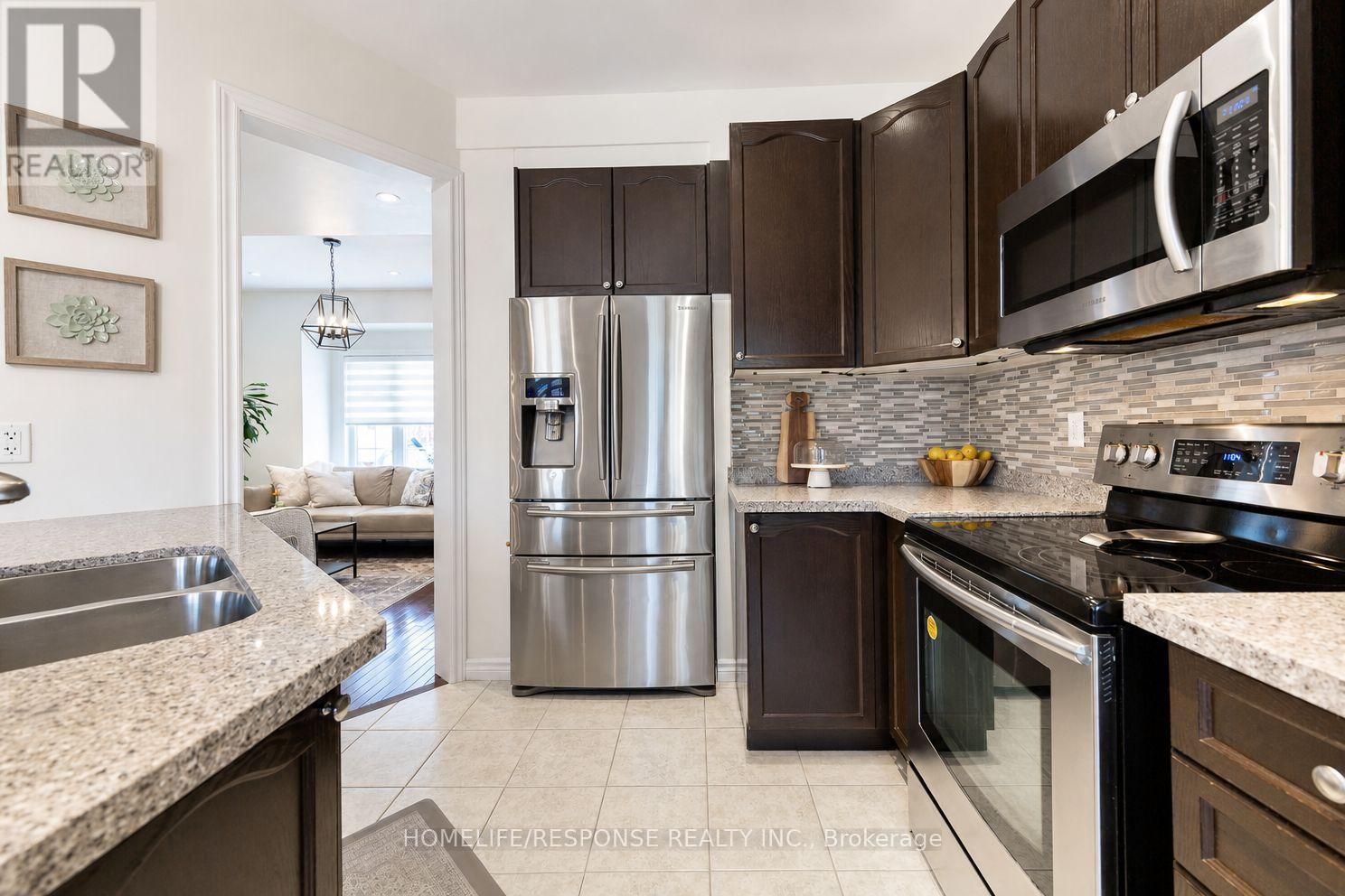 Unit 8 - 15 Old Colony Road, Richmond Hill, Ontario  L4E 4L5 - Photo 6 - N13129856