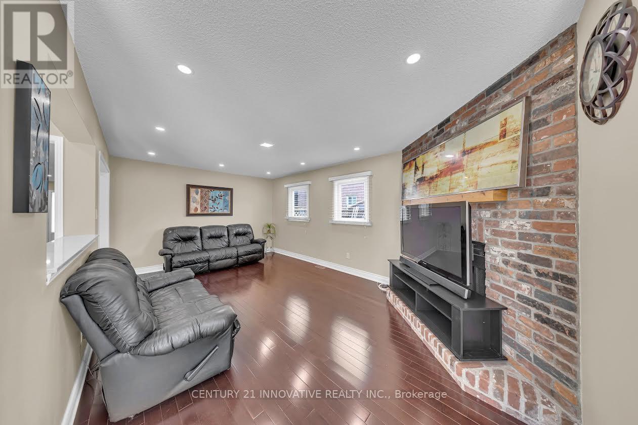 42 Kevi Crescent E, Richmond Hill, Ontario  L4B 3C8 - Photo 11 - N13129932