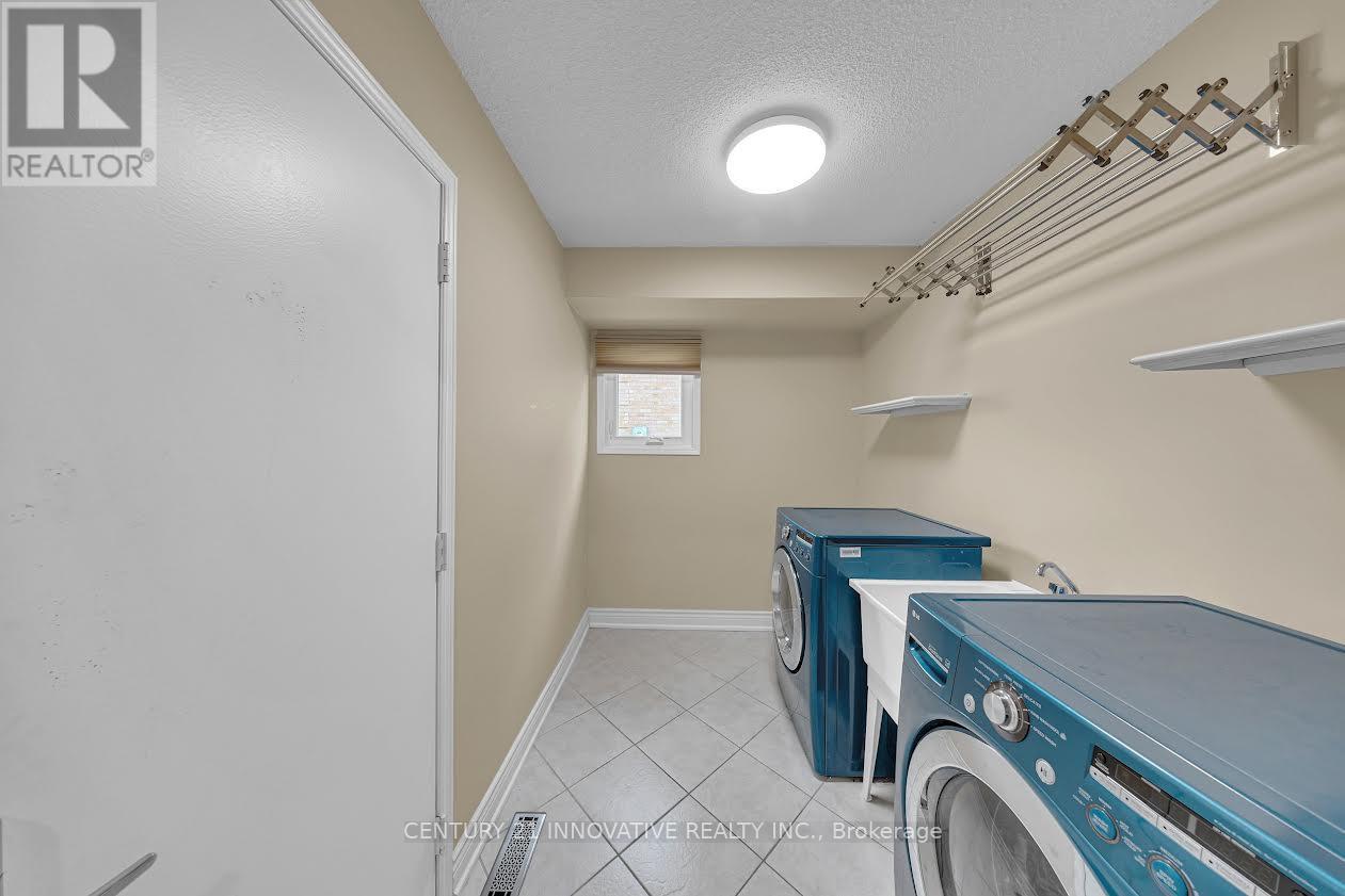 42 Kevi Crescent E, Richmond Hill, Ontario  L4B 3C8 - Photo 7 - N13129932