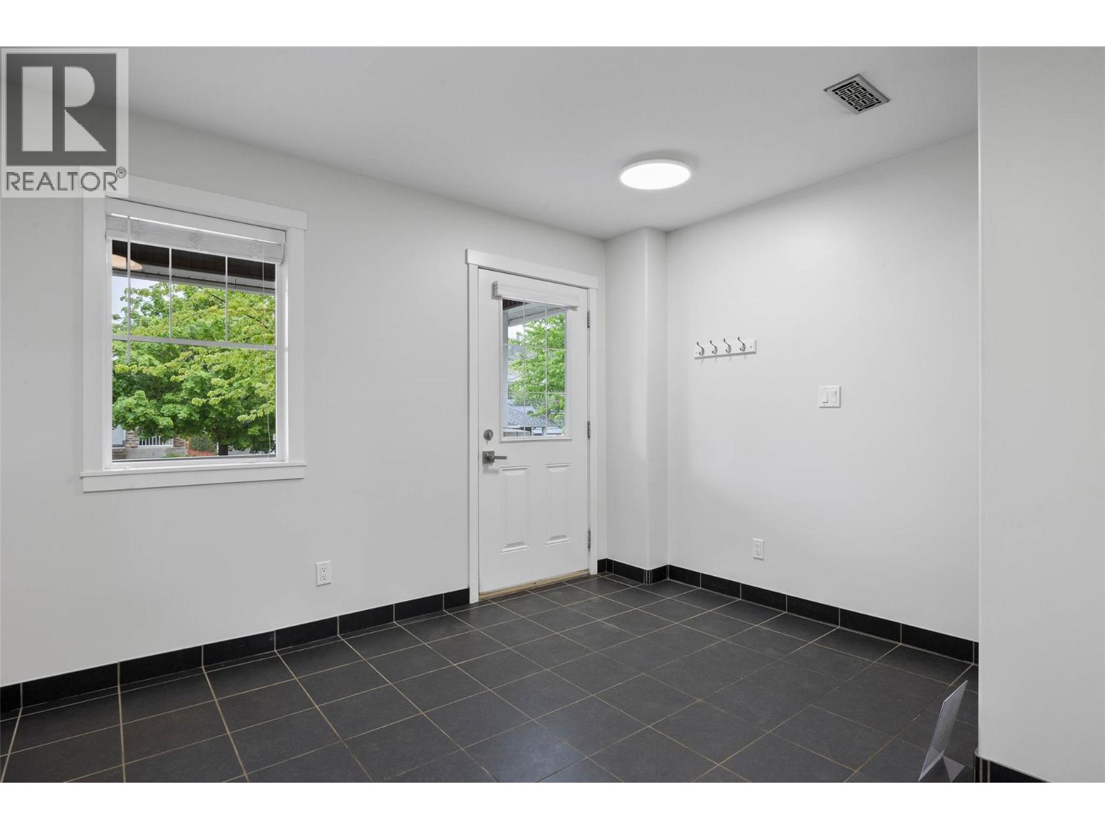 1855 Hillside Drive Unit# 32, Kamloops, British Columbia  V2E 0A2 - Photo 6 - 10387526
