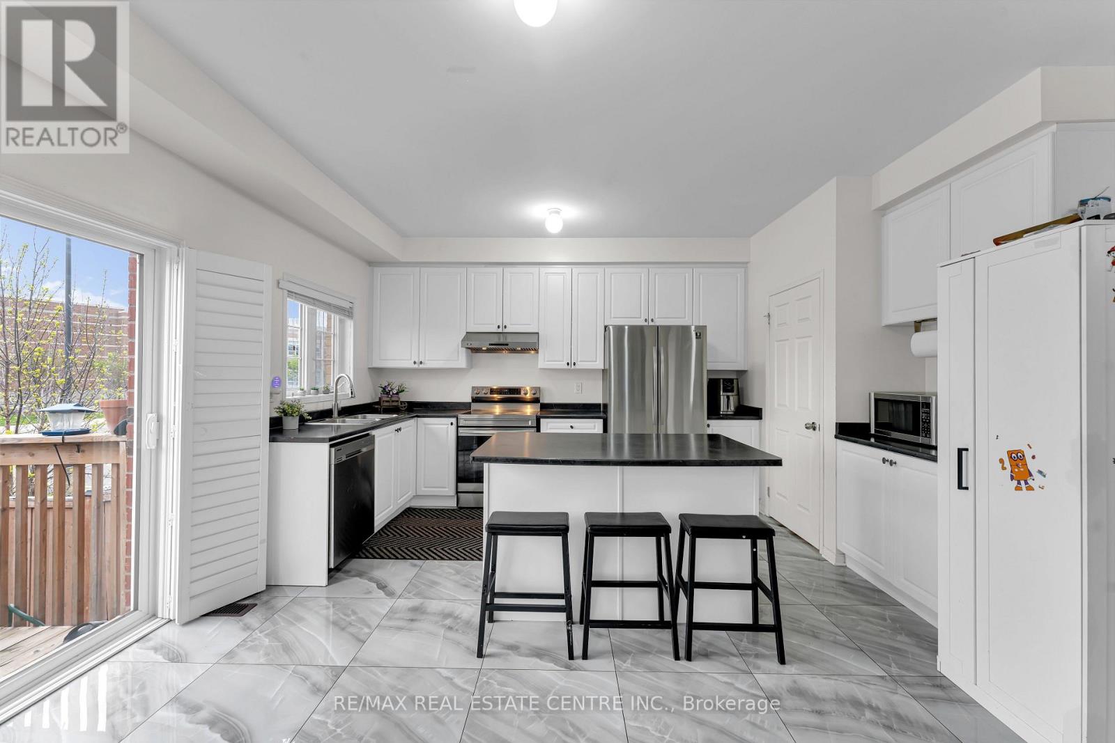 10 Jenna Court, Brampton, Ontario  L6R 3P5 - Photo 10 - W13129880