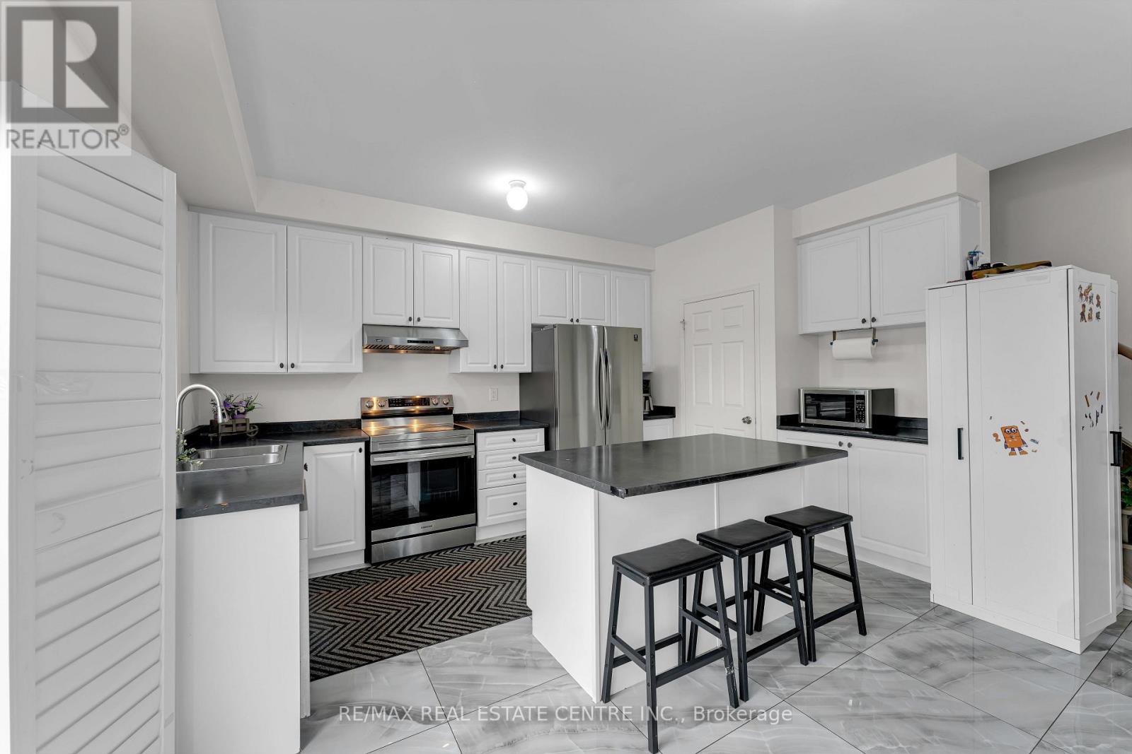 10 Jenna Court, Brampton, Ontario  L6R 3P5 - Photo 11 - W13129880