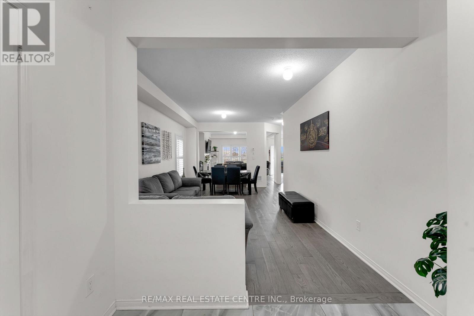 10 Jenna Court, Brampton, Ontario  L6R 3P5 - Photo 5 - W13129880