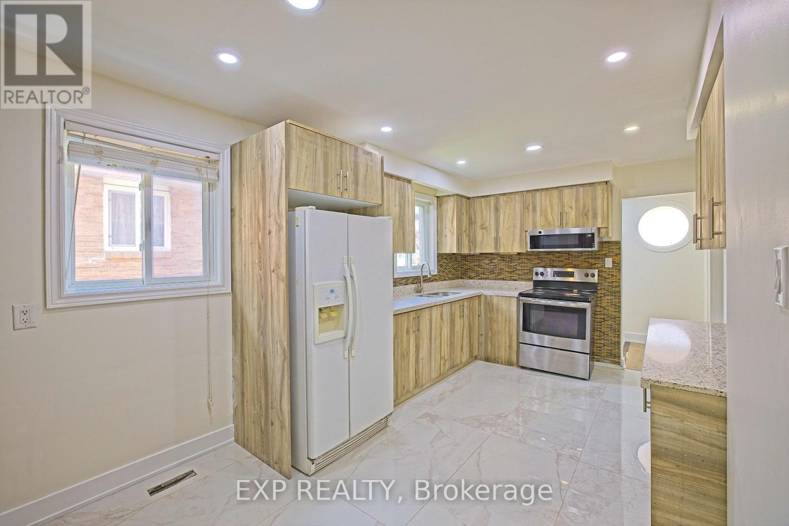 Upper - 4 Fallway Road, Brampton, Ontario  L6V 3H2 - Photo 10 - W13129884