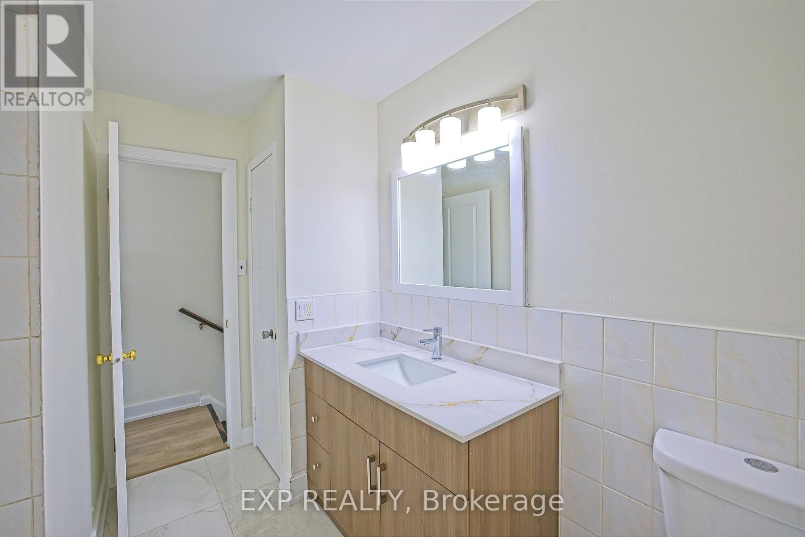 Upper - 4 Fallway Road, Brampton, Ontario  L6V 3H2 - Photo 13 - W13129884