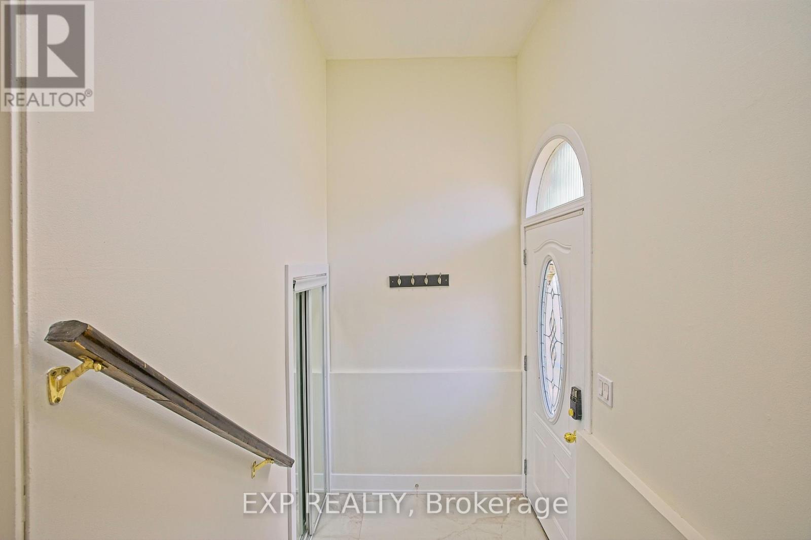 Upper - 4 Fallway Road, Brampton, Ontario  L6V 3H2 - Photo 4 - W13129884