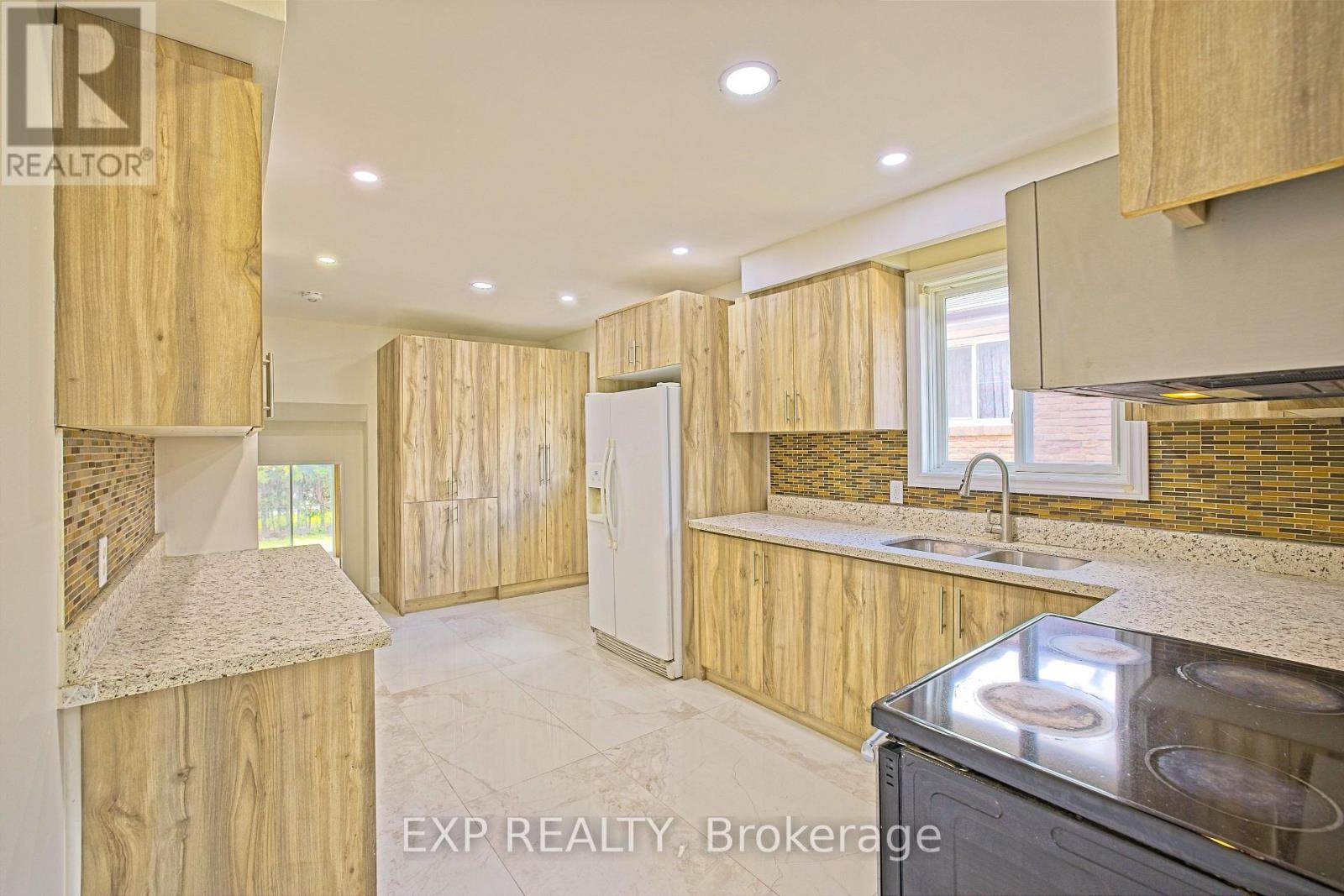 Upper - 4 Fallway Road, Brampton, Ontario  L6V 3H2 - Photo 8 - W13129884