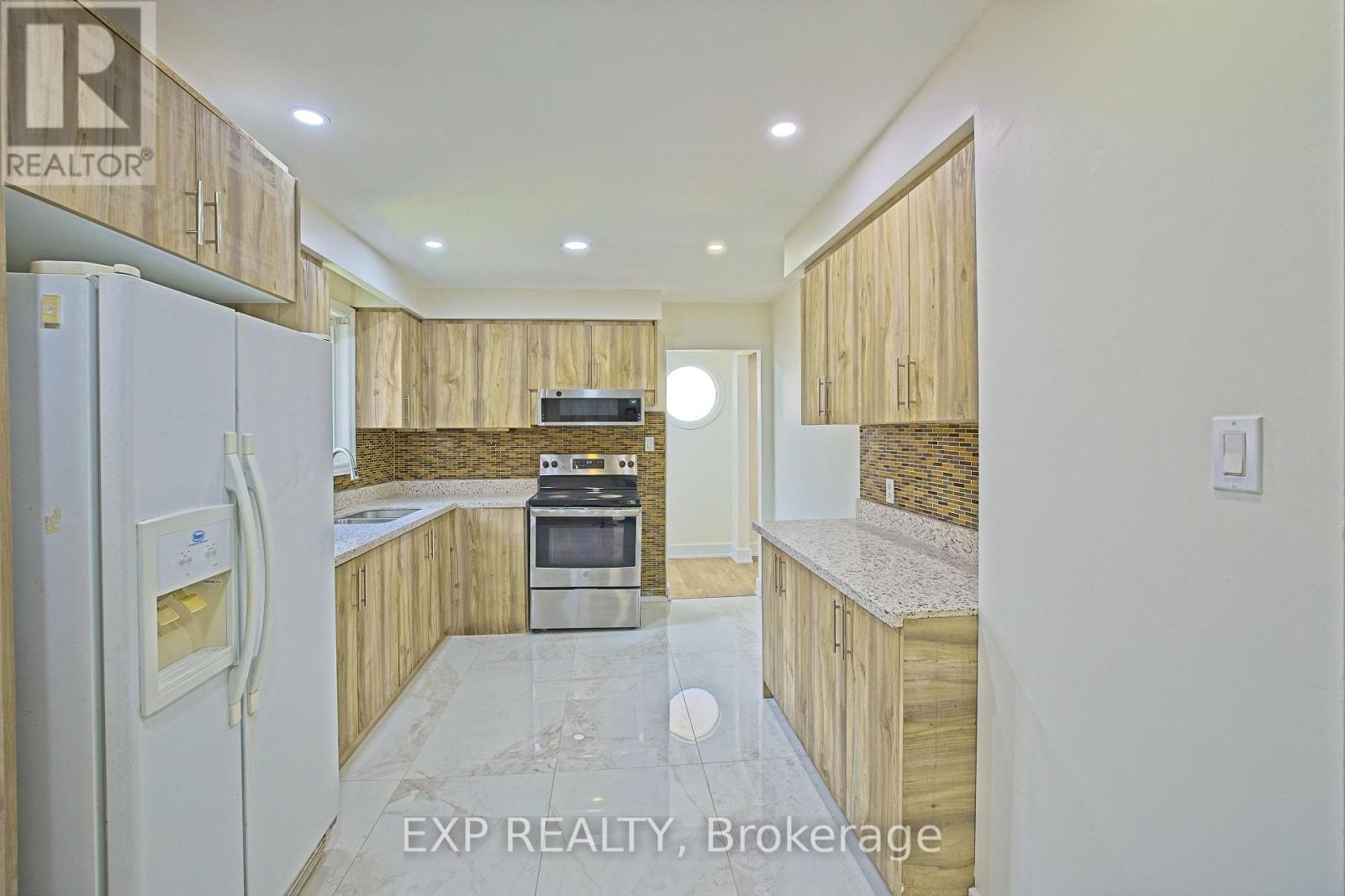 Upper - 4 Fallway Road, Brampton, Ontario  L6V 3H2 - Photo 9 - W13129884