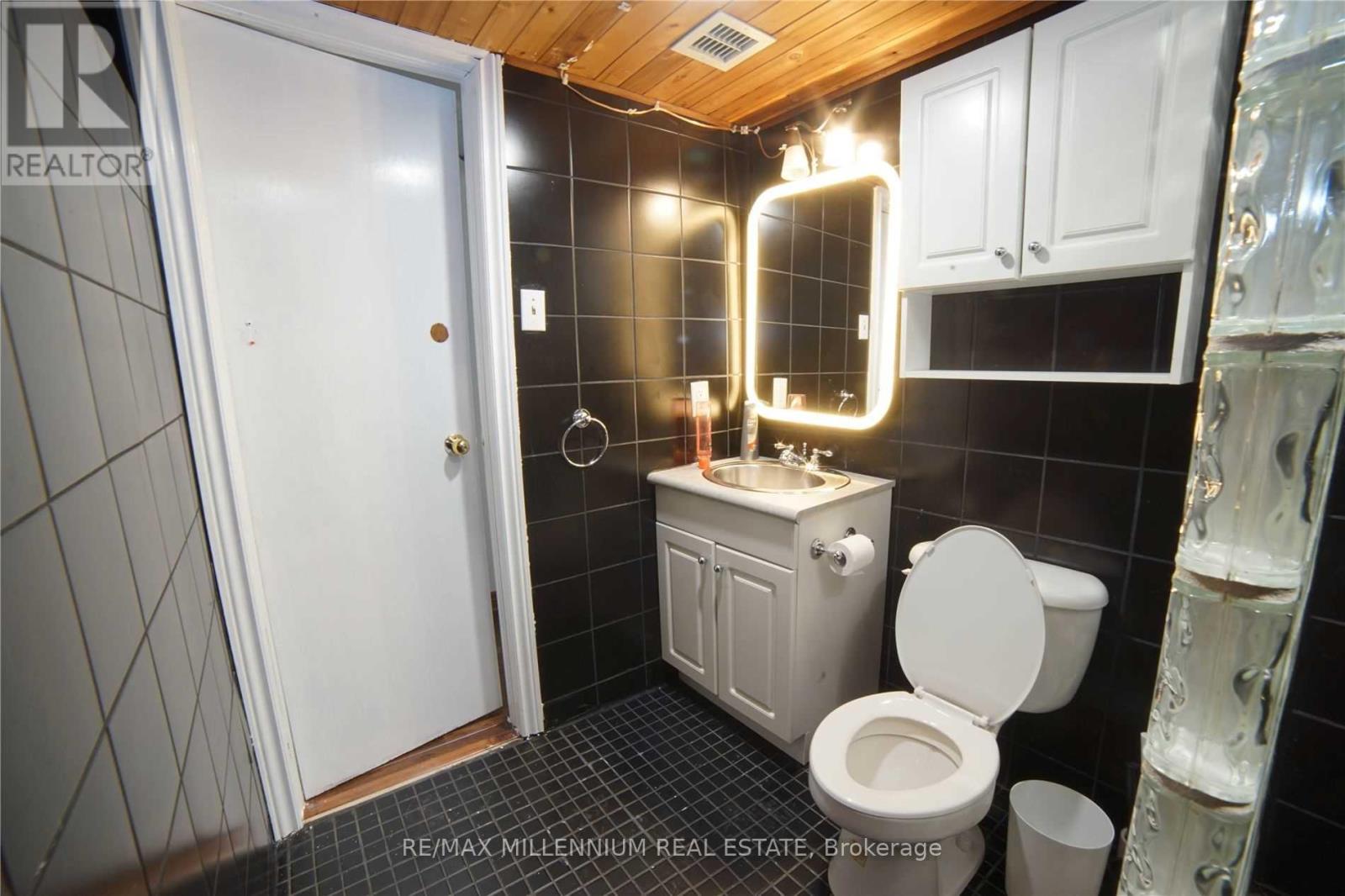 8 Dalzell Avenue, Brampton, Ontario  L6Z 2C5 - Photo 11 - W13129902