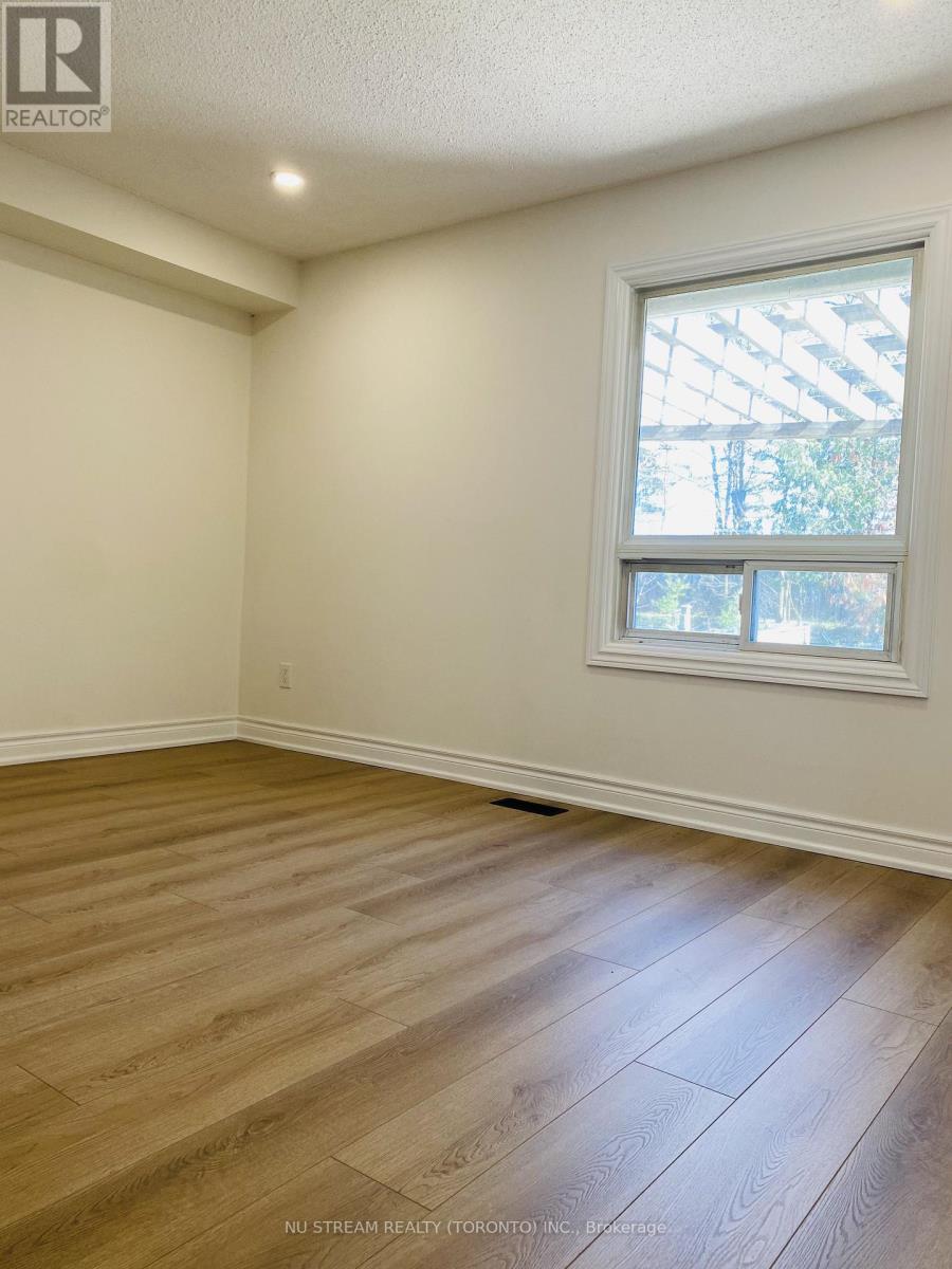 25 Quance Street, Barrie (Holly), Ontario  L4N 7M3 - Photo 7 - S13129548