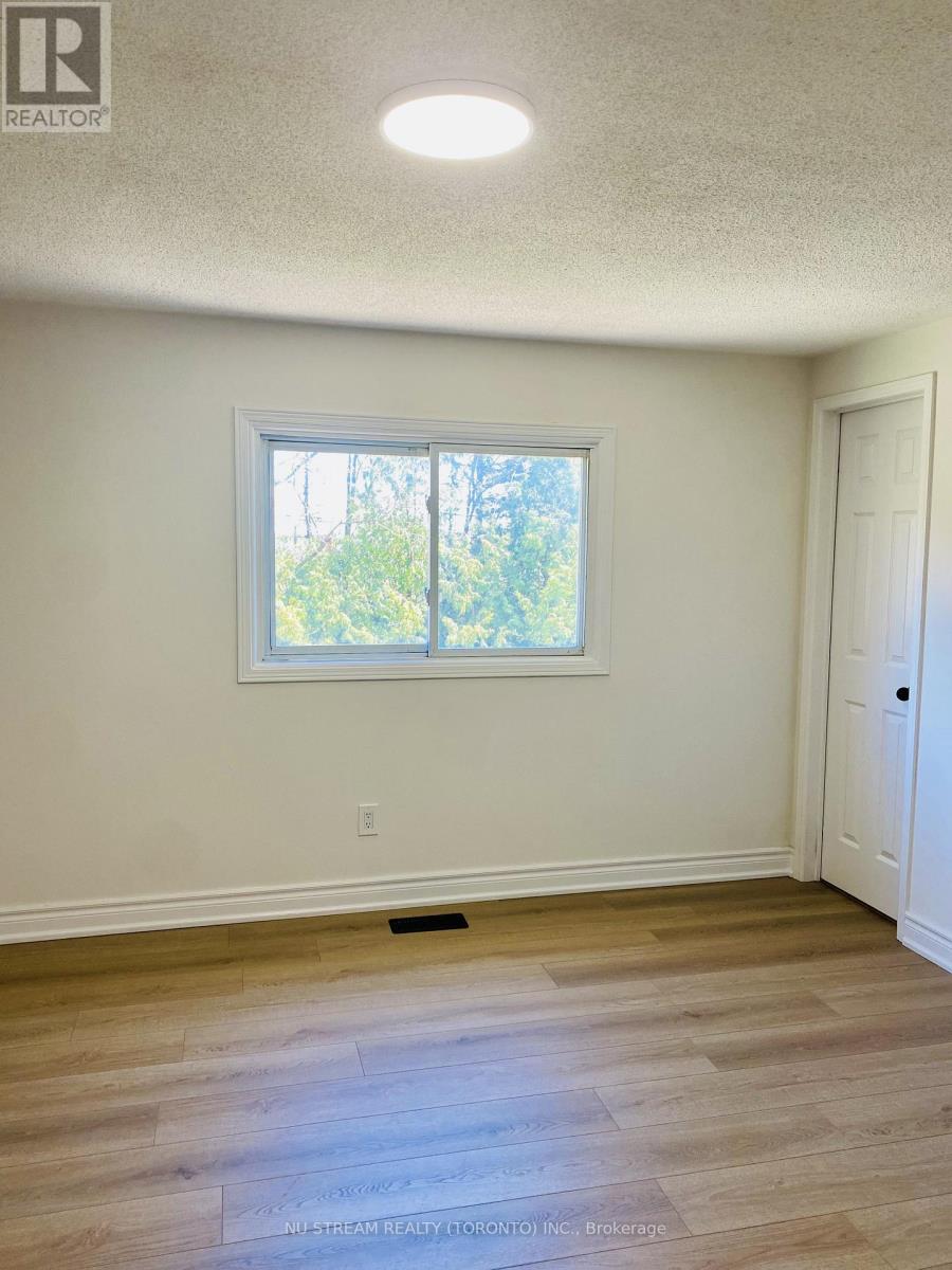 25 Quance Street, Barrie (Holly), Ontario  L4N 7M3 - Photo 10 - S13129548