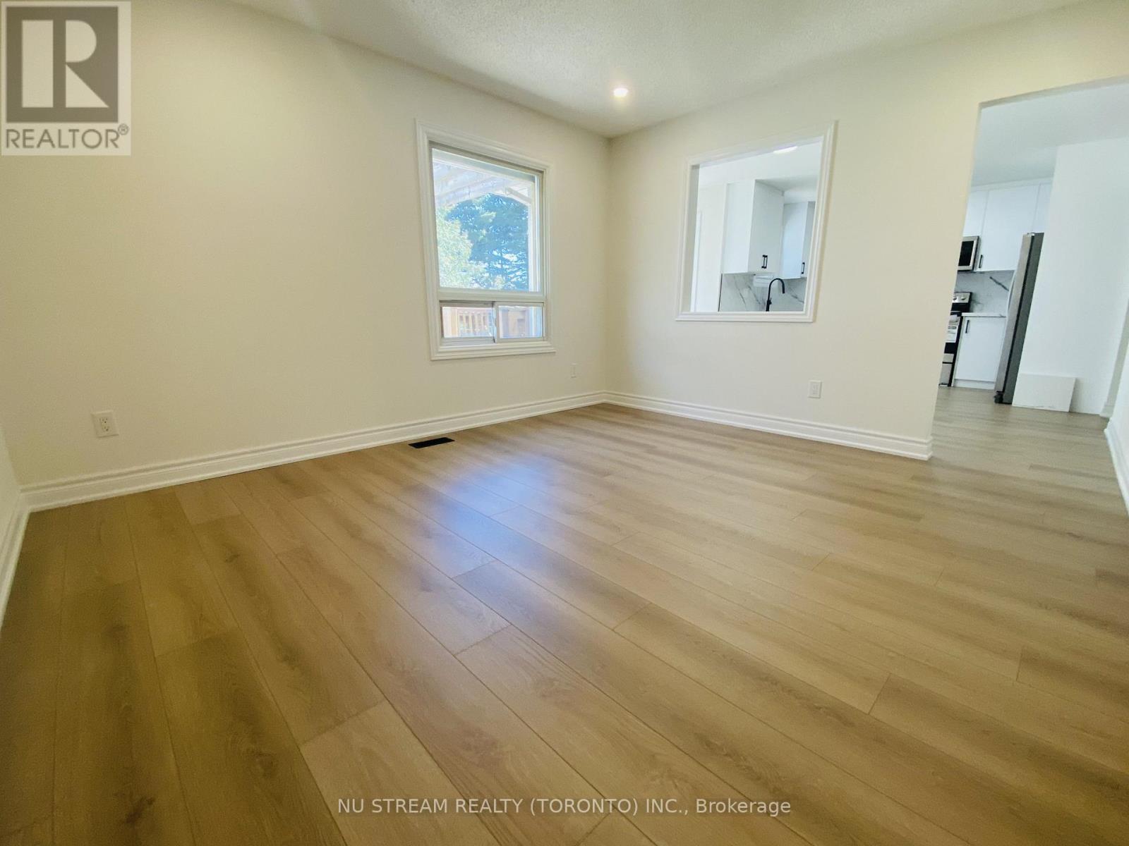 25 Quance Street, Barrie (Holly), Ontario  L4N 7M3 - Photo 8 - S13129548