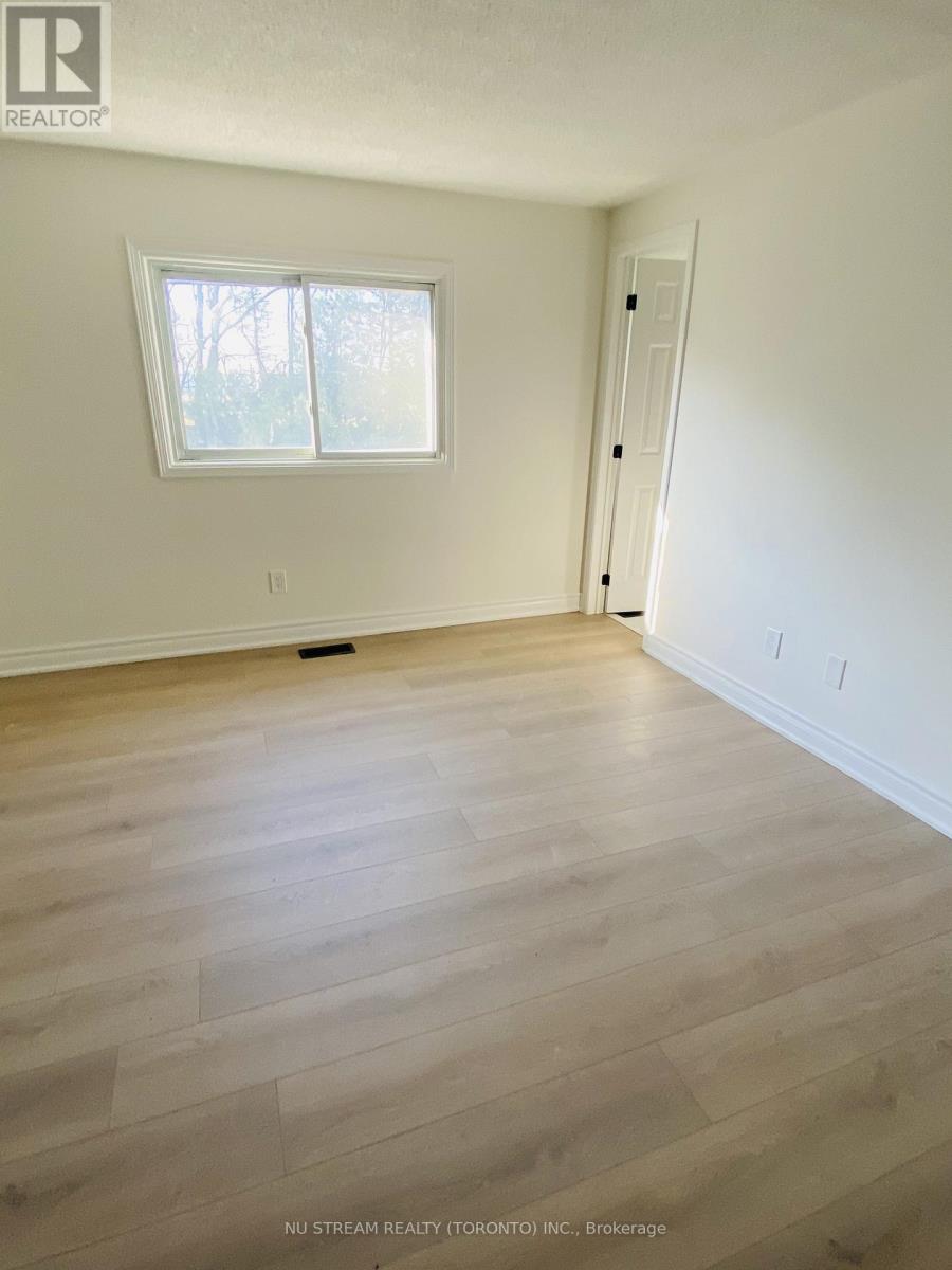 25 Quance Street, Barrie (Holly), Ontario  L4N 7M3 - Photo 9 - S13129548