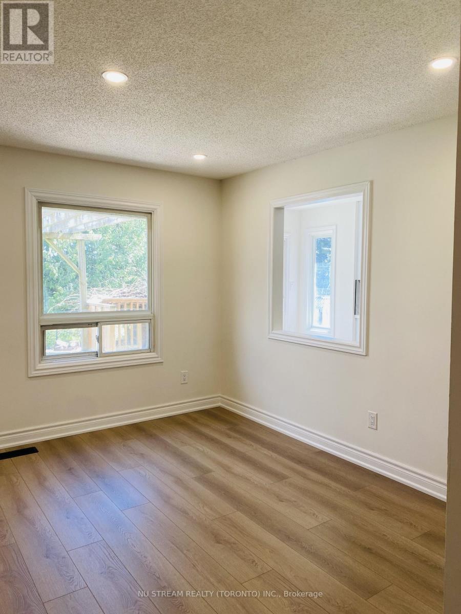 25 Quance Street, Barrie (Holly), Ontario  L4N 7M3 - Photo 6 - S13129548