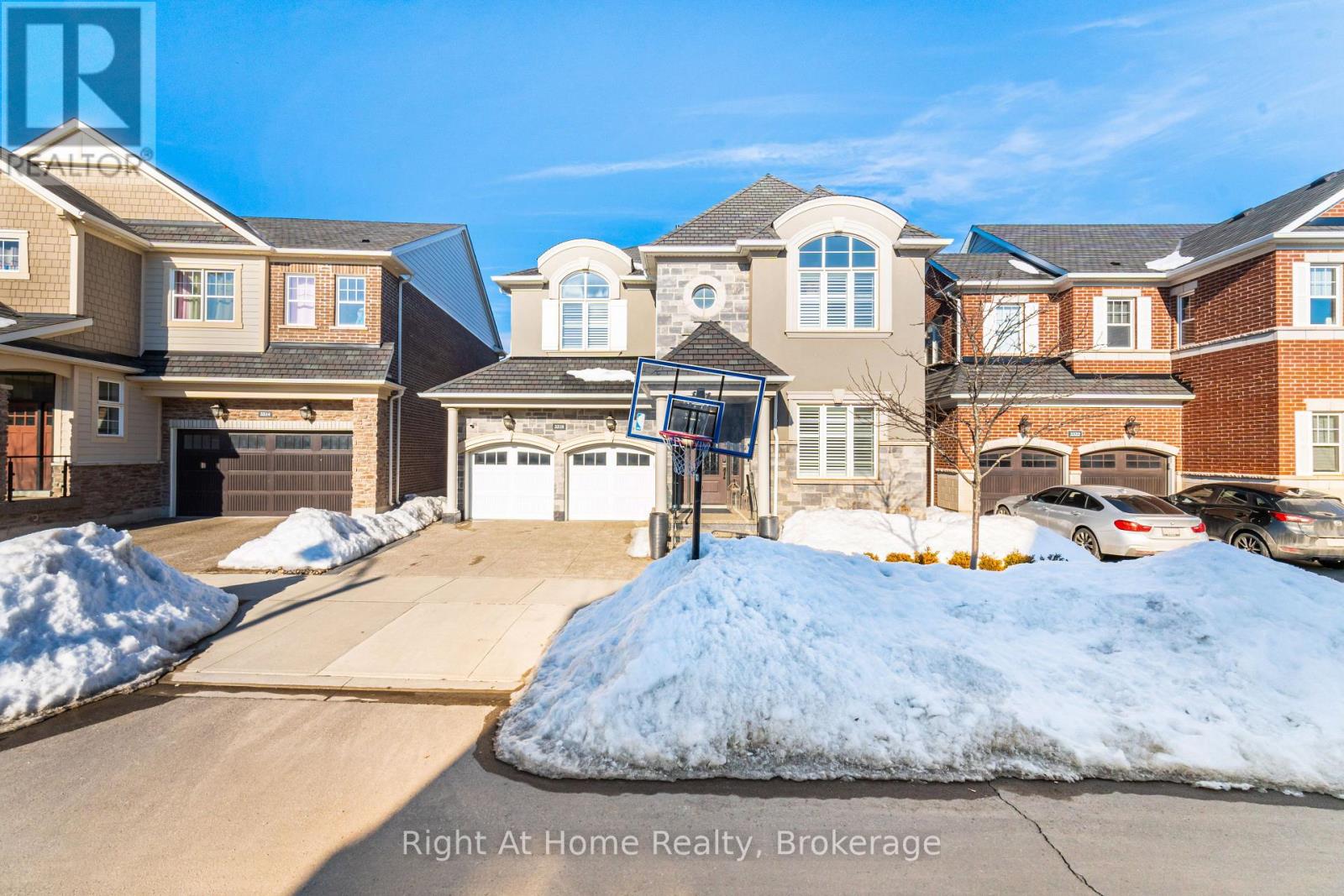3318 Charles Biggar Drive, Oakville, Ontario  L6M 1P7 - Photo 2 - W13130140