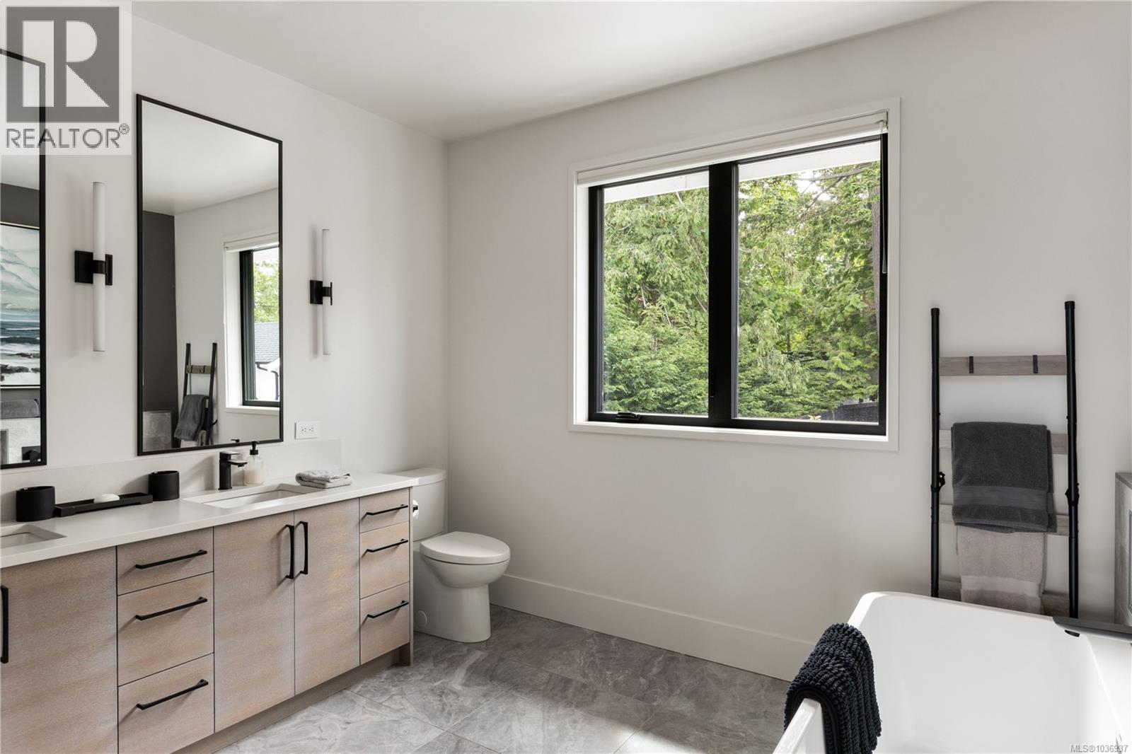 8425 Lochside Dr, Central Saanich, British Columbia  V8M 1T9 - Photo 42 - 1036937