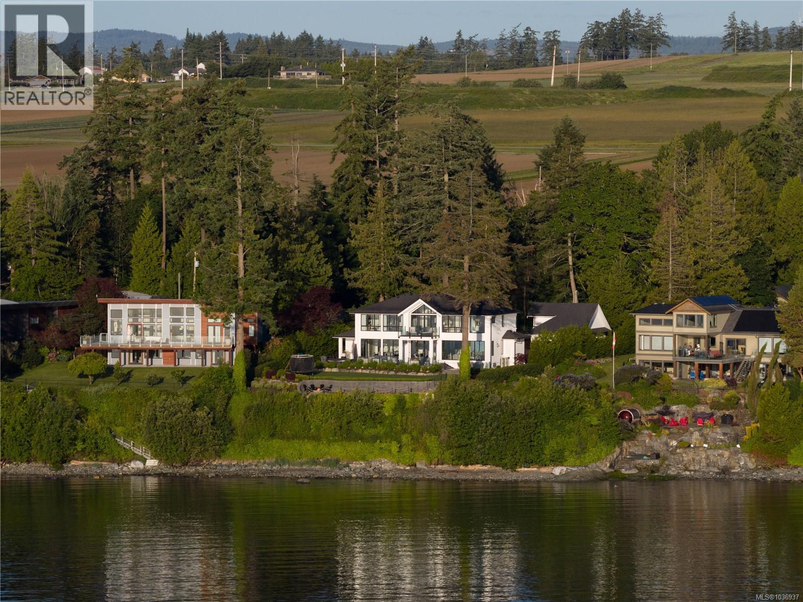 8425 Lochside Dr, Central Saanich, British Columbia  V8M 1T9 - Photo 6 - 1036937