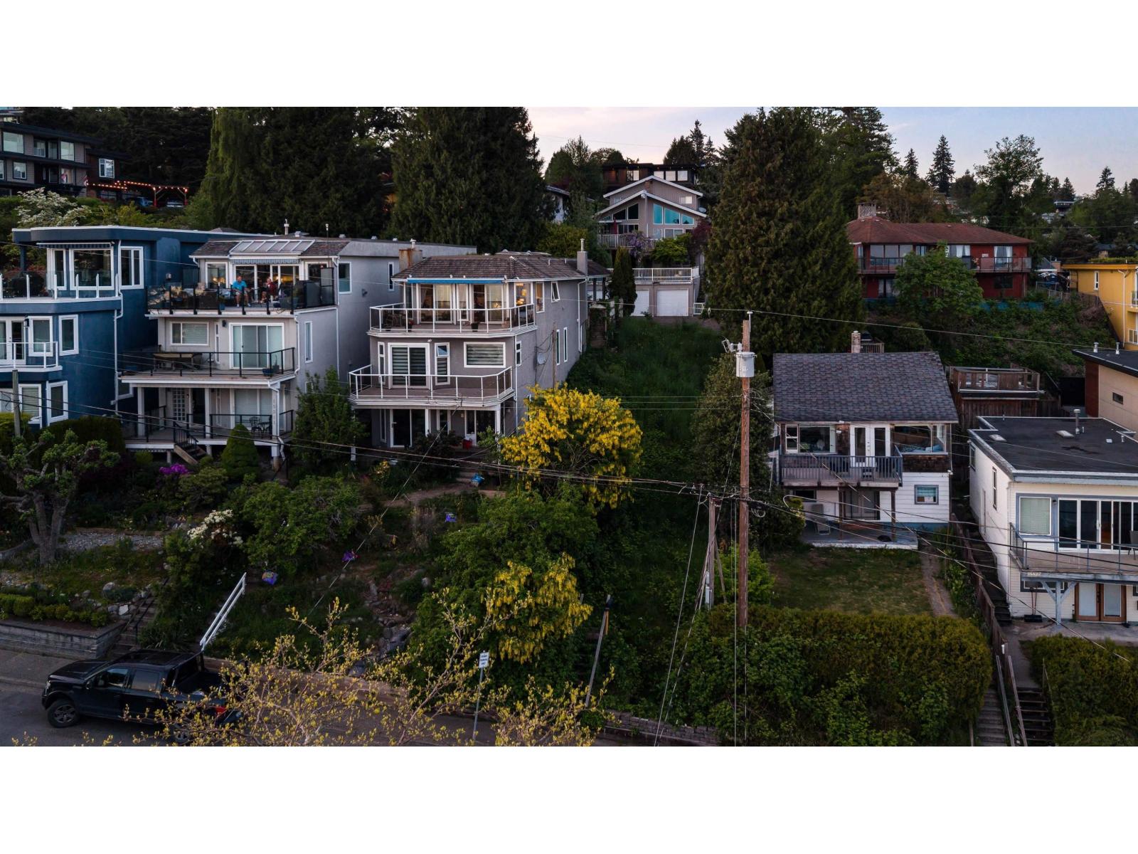 15519 Columbia Avenue, White Rock, British Columbia  V4B 1K5 - Photo 4 - R3123819