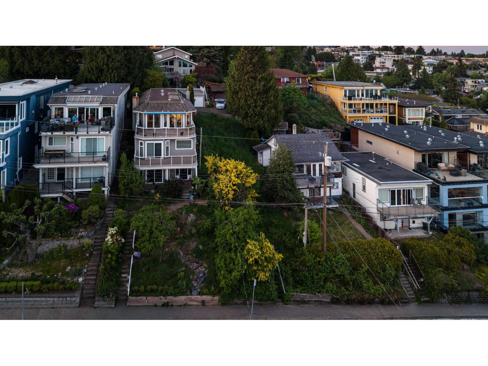15519 Columbia Avenue, White Rock, British Columbia  V4B 1K5 - Photo 6 - R3123819