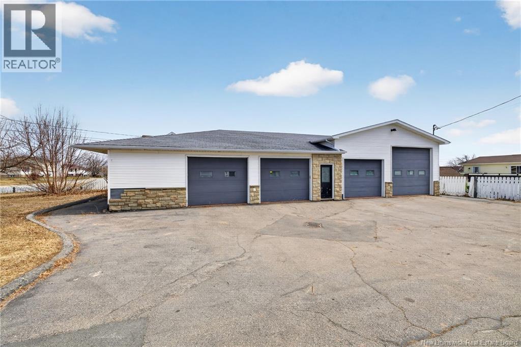 16 Rue Du Rivage, Lamèque, New Brunswick  E8T 1L5 - Photo 3 - NB138598
