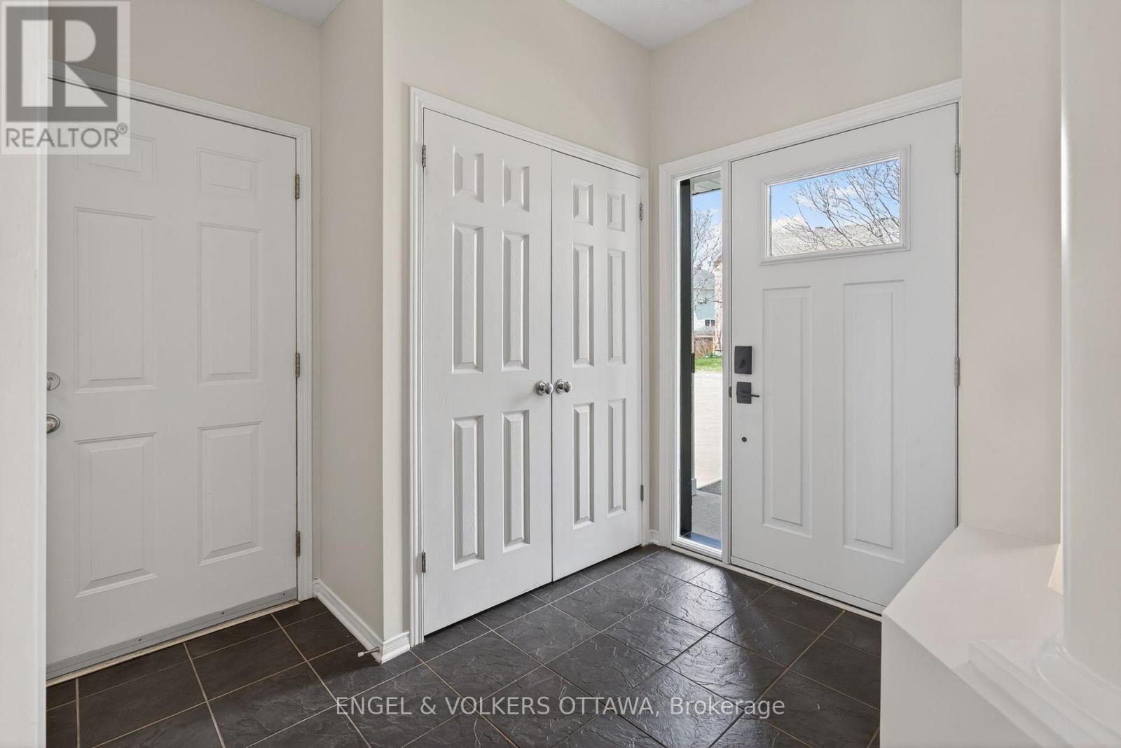 101 Scampton Drive, Ottawa, Ontario  K2W 1E6 - Photo 2 - X13130112