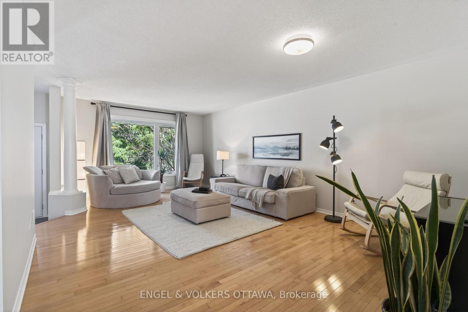 101 Scampton Drive, Ottawa, Ontario  K2W 1E6 - Photo 4 - X13130112