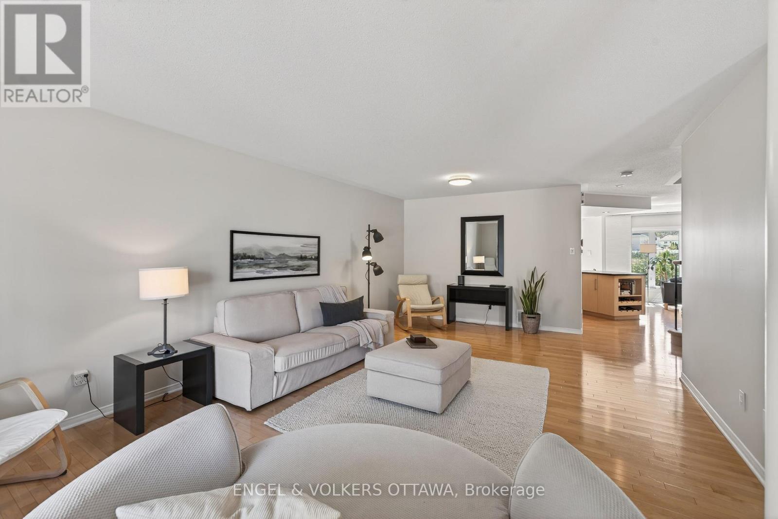 101 Scampton Drive, Ottawa, Ontario  K2W 1E6 - Photo 5 - X13130112
