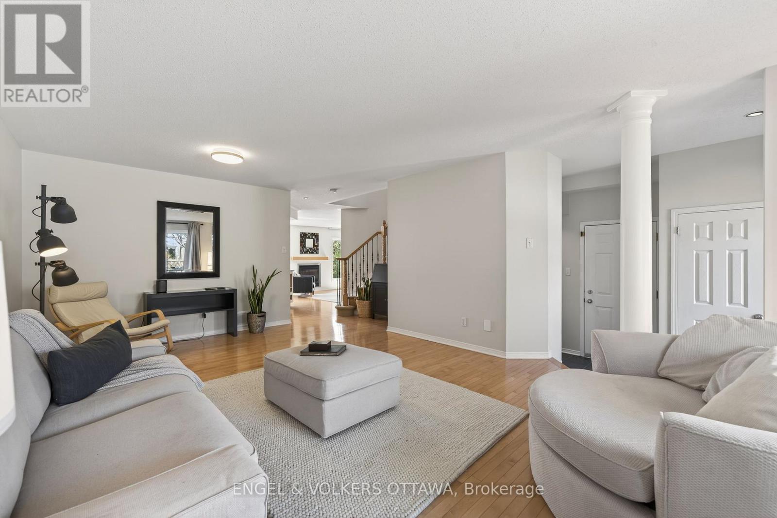 101 Scampton Drive, Ottawa, Ontario  K2W 1E6 - Photo 6 - X13130112