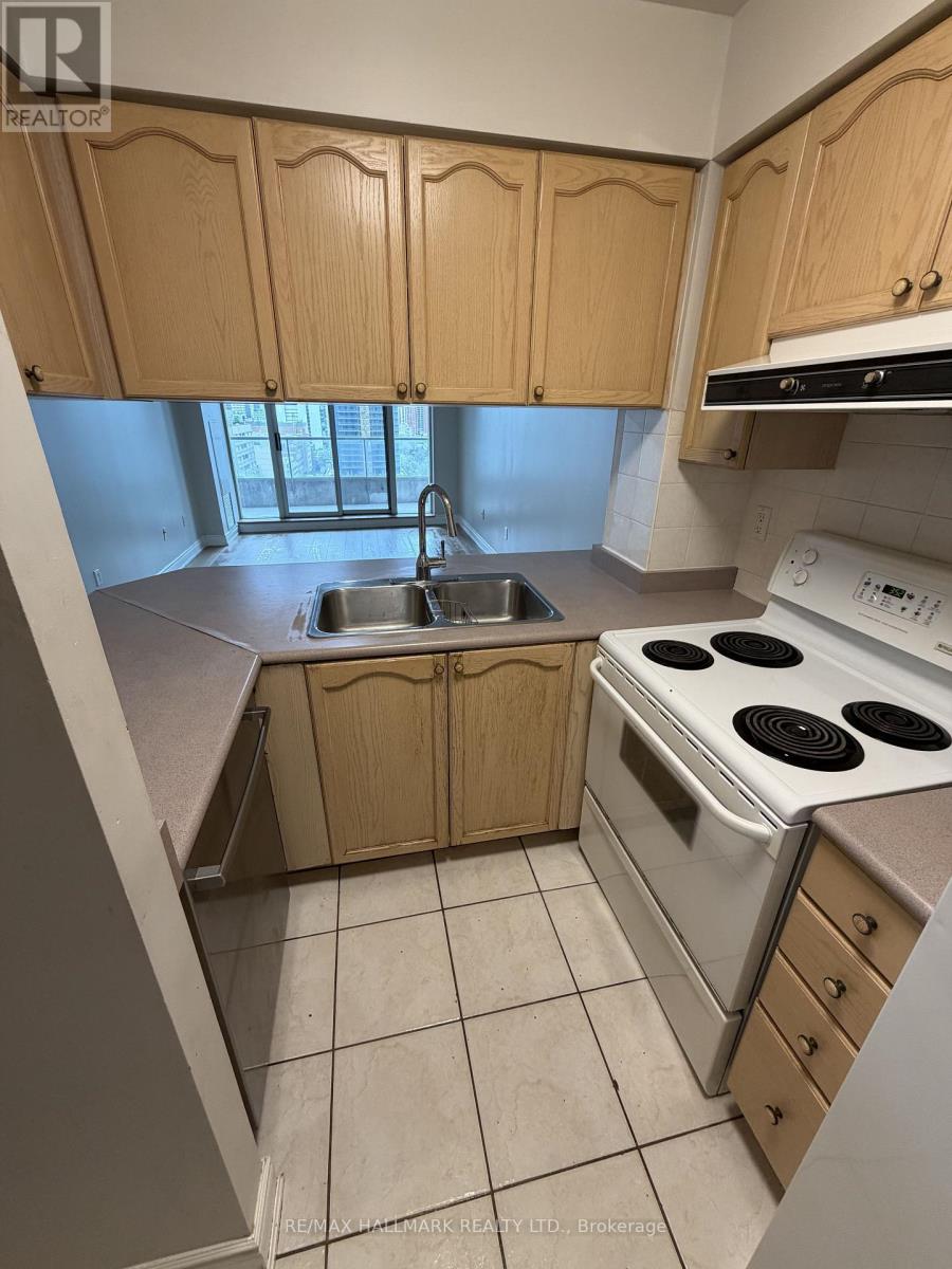 1608 - 909 Bay Street, Toronto, Ontario  M5S 3G2 - Photo 11 - C13128356