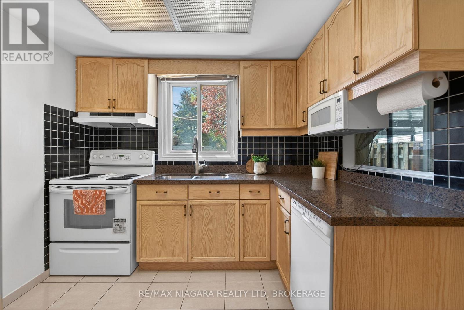 23 Windward Street, St. Catharines, Ontario  L2M 7P4 - Photo 10 - X13130014