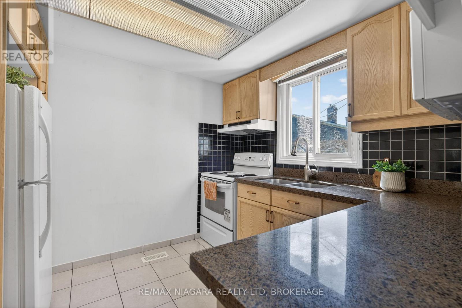 23 Windward Street, St. Catharines, Ontario  L2M 7P4 - Photo 11 - X13130014