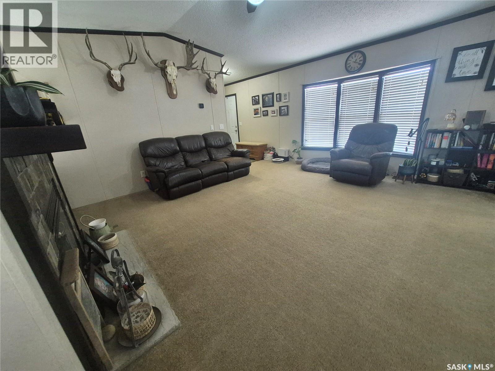 160 7th Avenue E, Bengough, Saskatchewan  S0C 0K0 - Photo 14 - SK036027