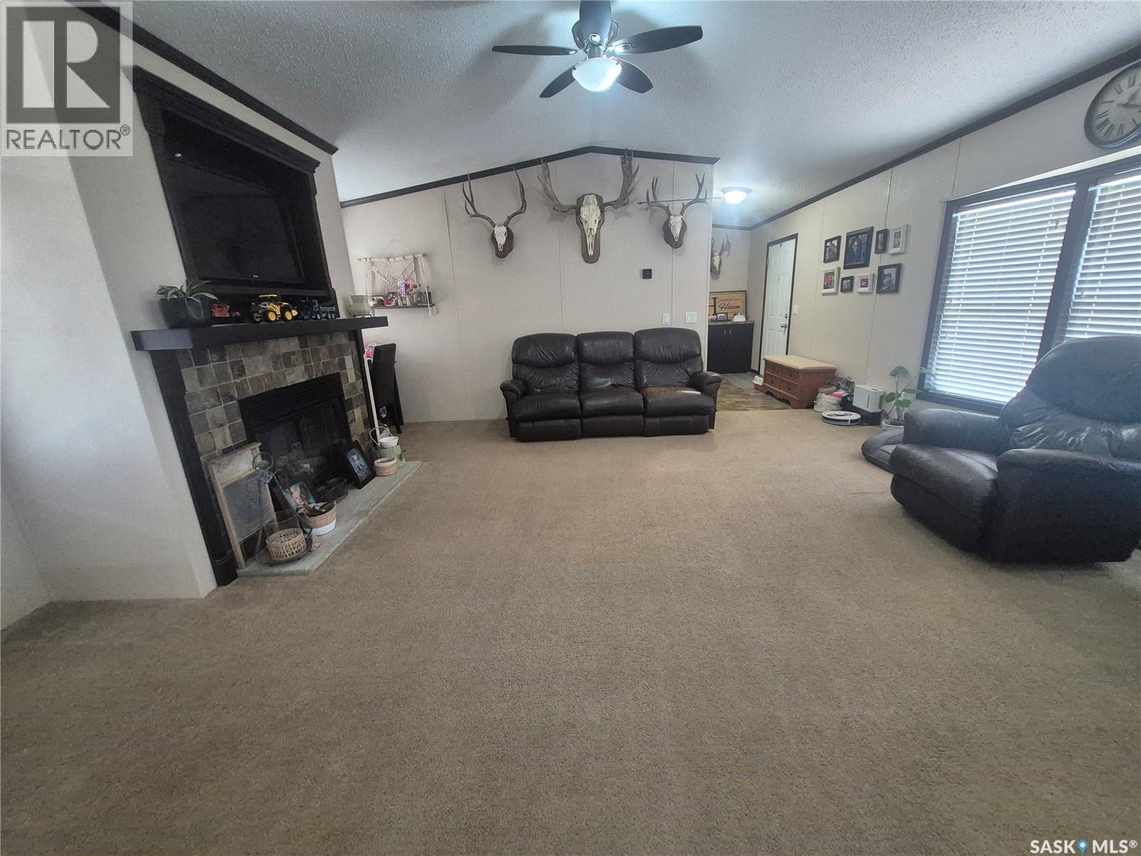 160 7th Avenue E, Bengough, Saskatchewan  S0C 0K0 - Photo 15 - SK036027