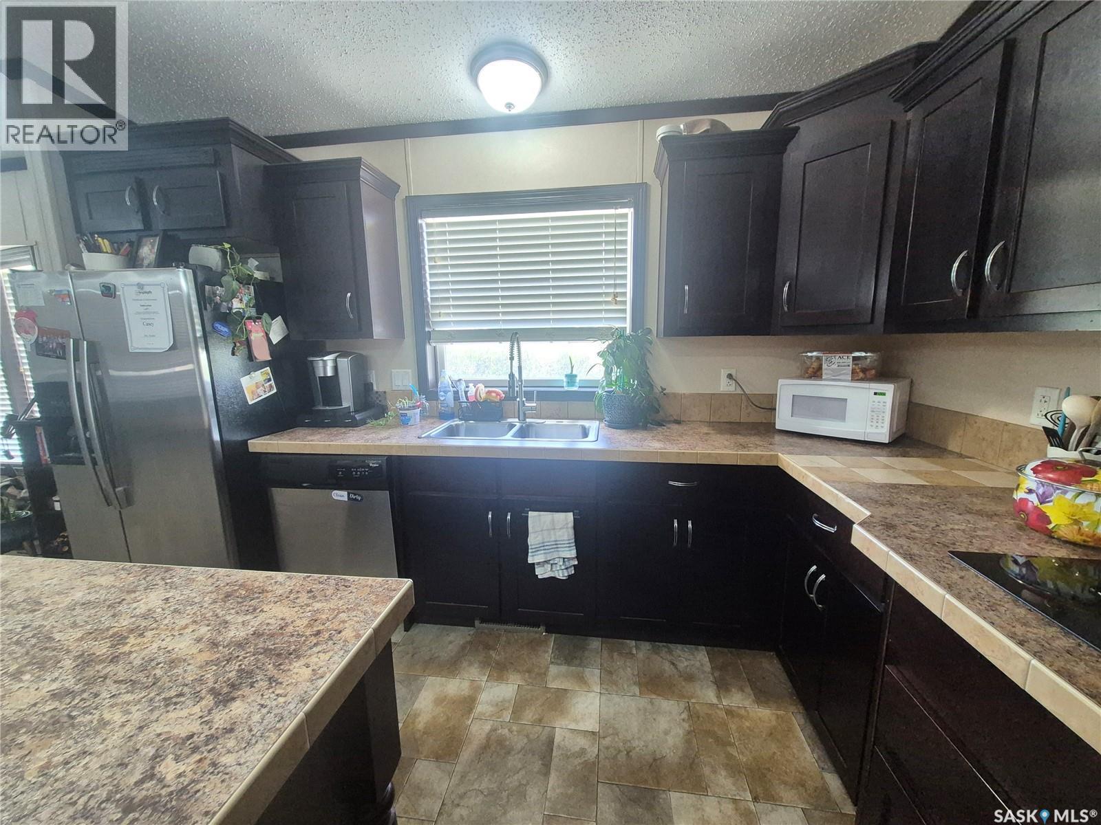 160 7th Avenue E, Bengough, Saskatchewan  S0C 0K0 - Photo 2 - SK036027