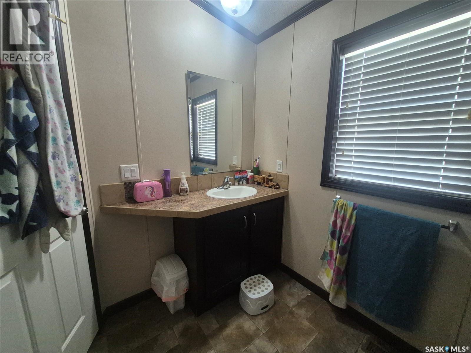 160 7th Avenue E, Bengough, Saskatchewan  S0C 0K0 - Photo 32 - SK036027
