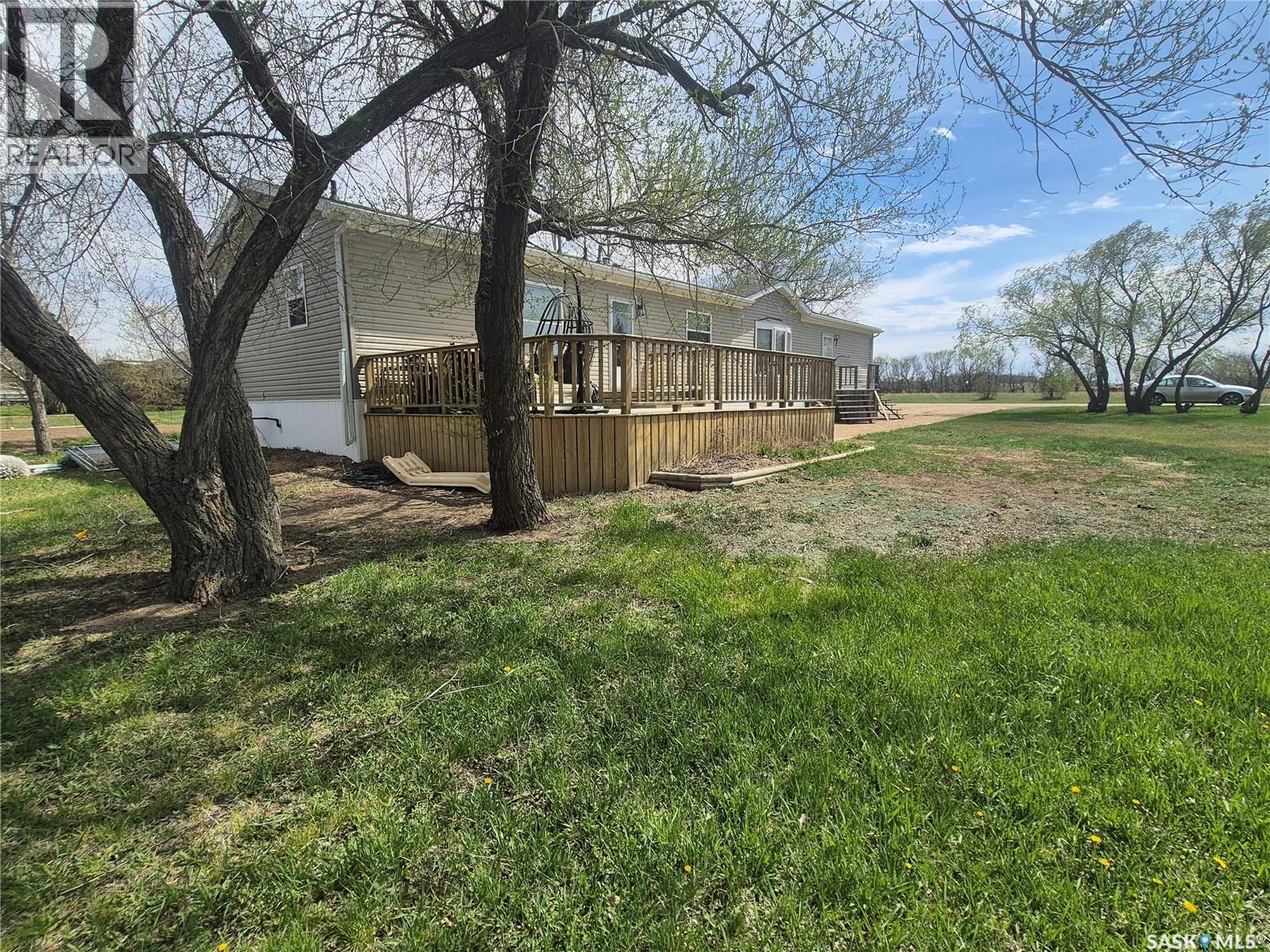 160 7th Avenue E, Bengough, Saskatchewan  S0C 0K0 - Photo 33 - SK036027