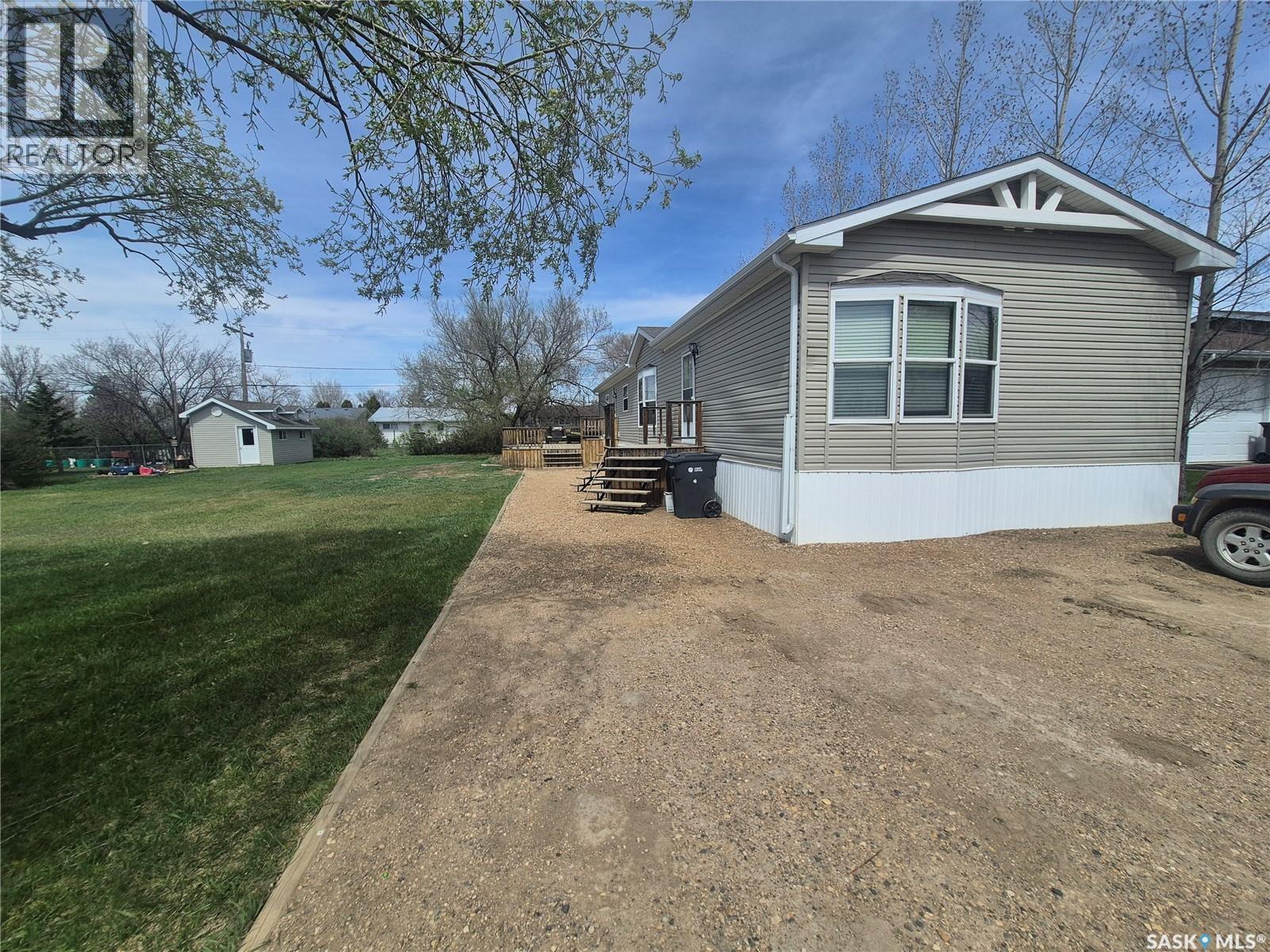 160 7th Avenue E, Bengough, Saskatchewan  S0C 0K0 - Photo 39 - SK036027