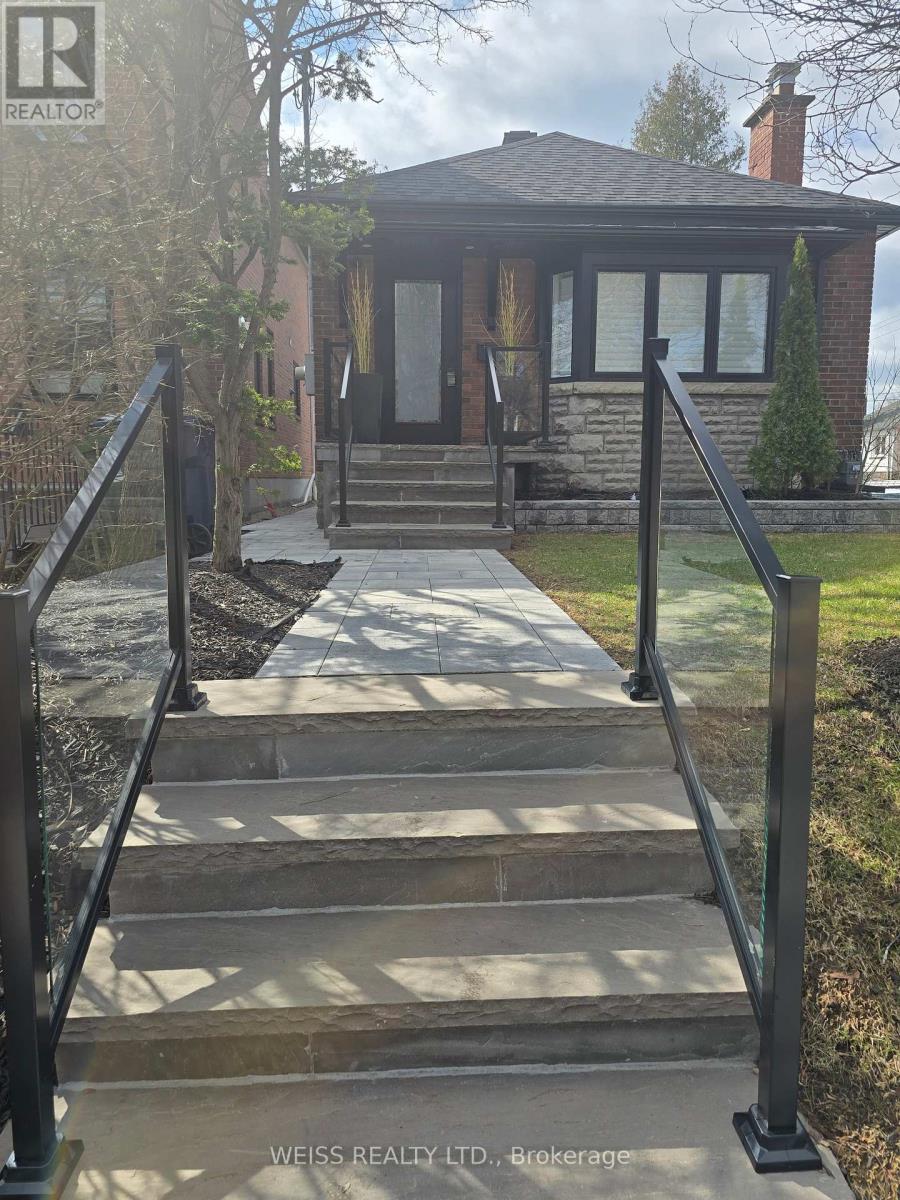 199 Glengarry Avenue, Toronto, Ontario  M5M 1E1 - Photo 4 - C13130058