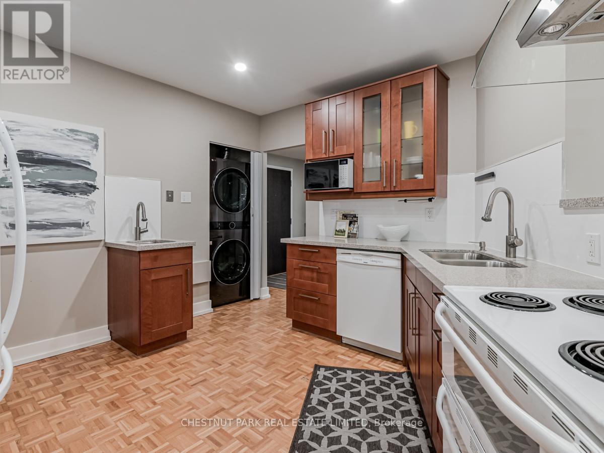 1502 - 15 Mcmurrich Street, Toronto, Ontario  M5R 3M6 - Photo 23 - C13130238
