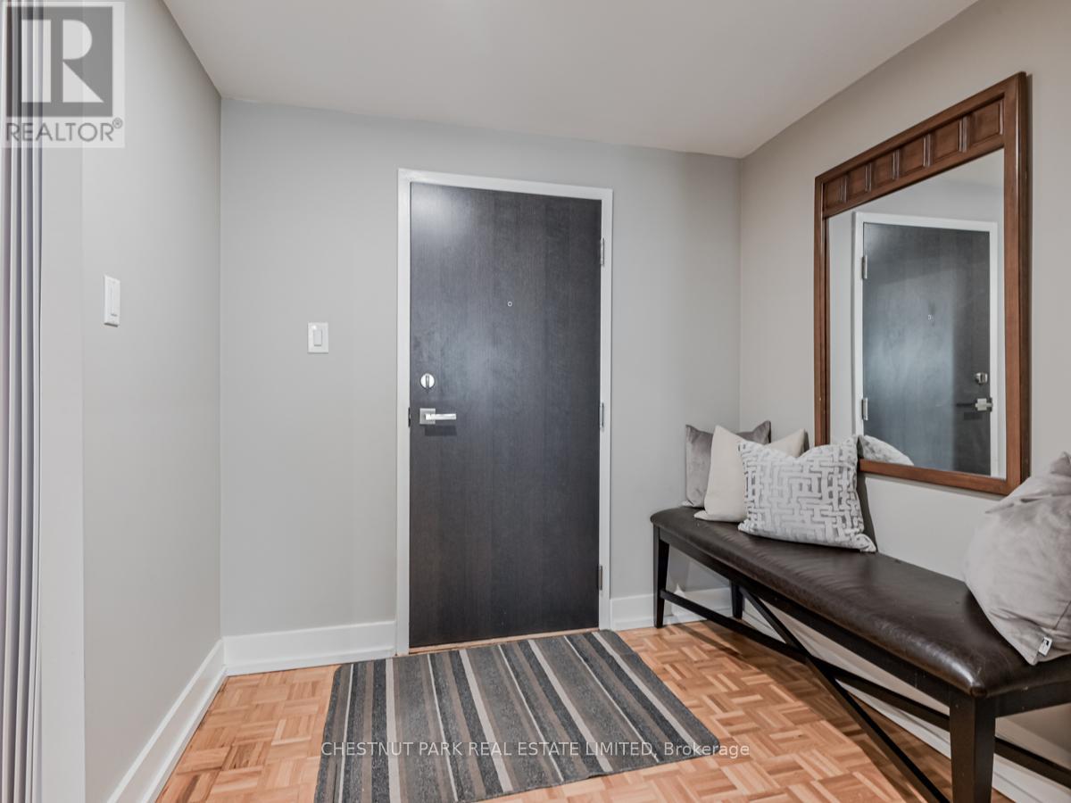 1502 - 15 Mcmurrich Street, Toronto, Ontario  M5R 3M6 - Photo 4 - C13130238