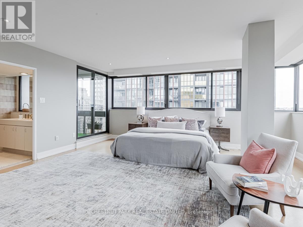 1502 - 15 Mcmurrich Street, Toronto, Ontario  M5R 3M6 - Photo 7 - C13130238
